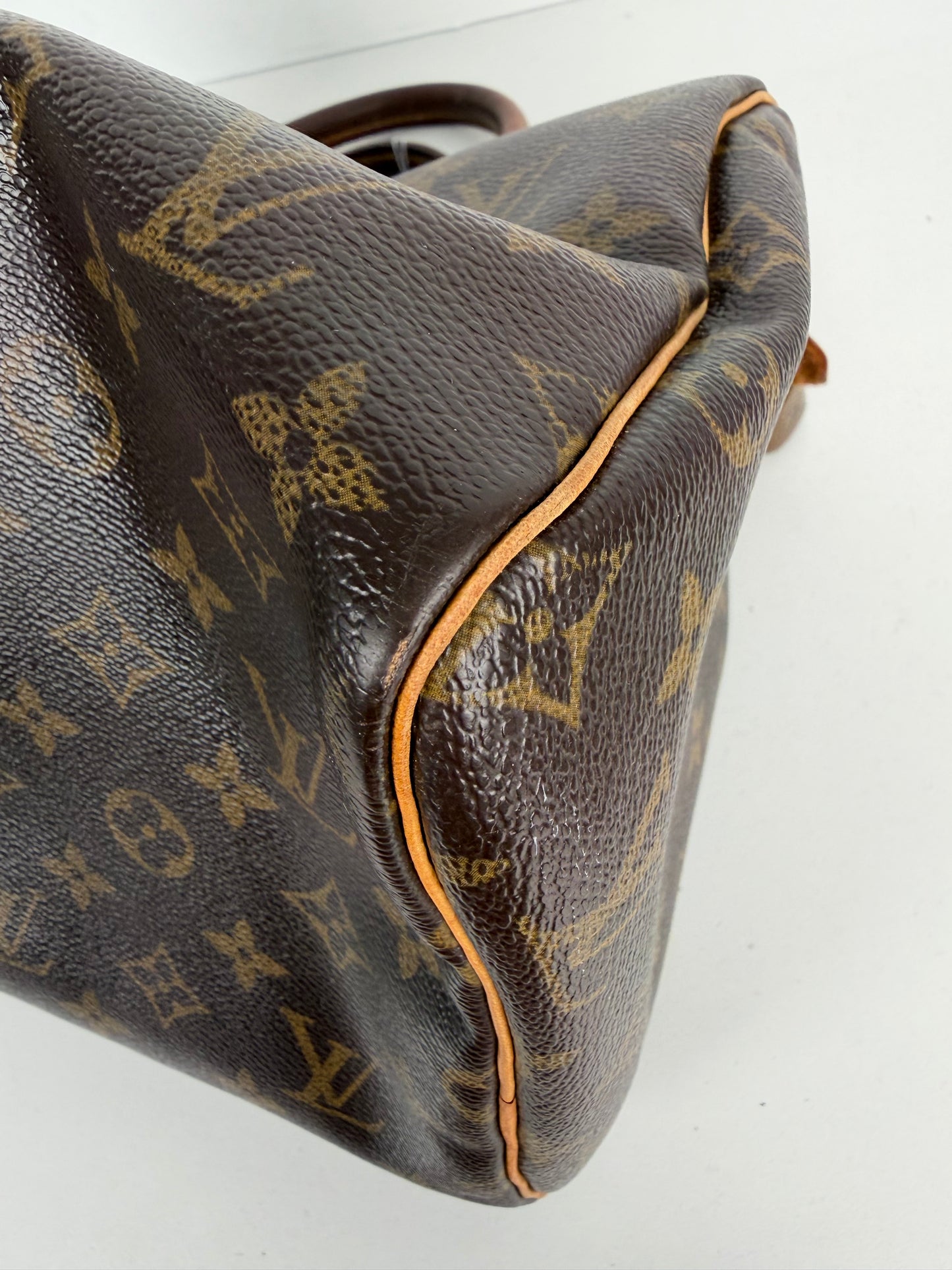 Louis Vuitton Speedy 30 Handbag Vintage in LV Monogram Coated Canvas 2006 YS