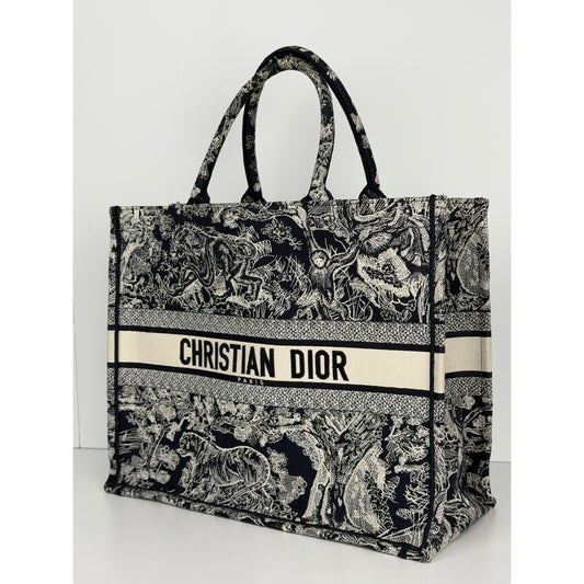 Christian Dior Book Tote Large in Blue and Ecru Toile de Jouy Motif 2021 F3