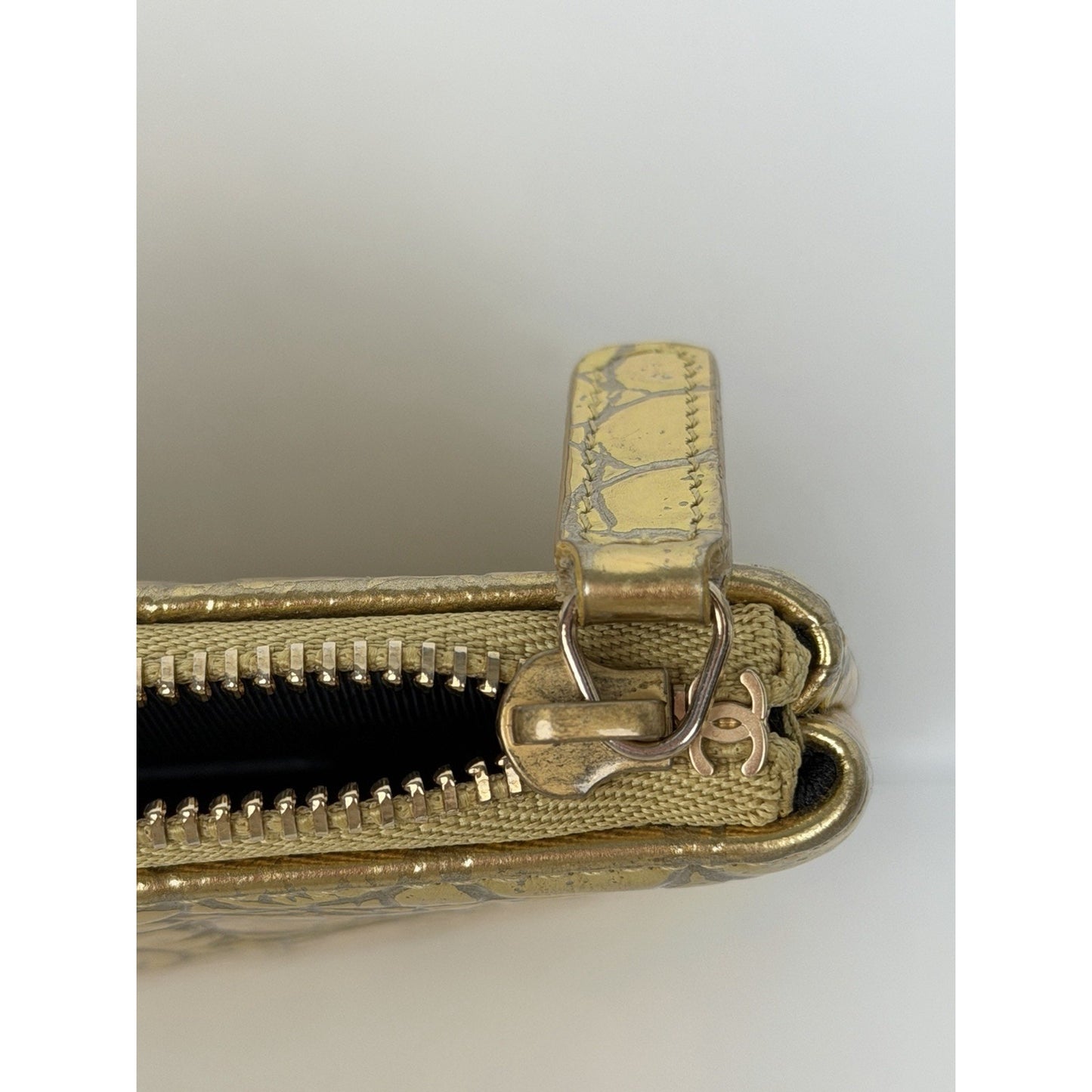 CHANEL Metallic Crocodile Embossed Calfskin Medium O Case Clutch (2019)