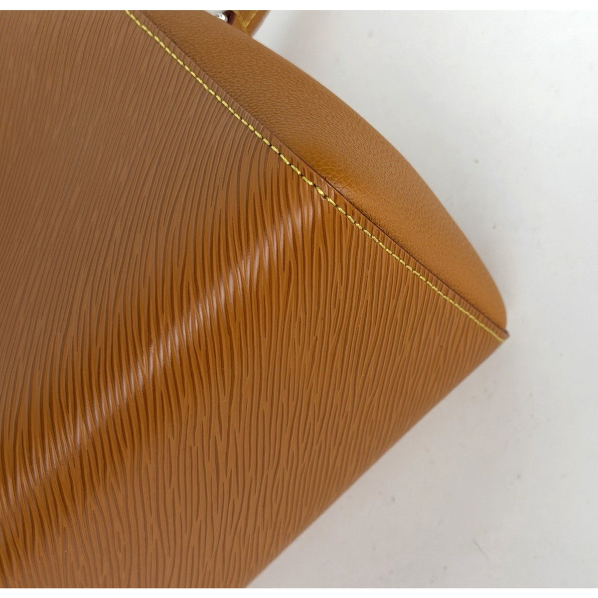 Louis Vuitton Marelle MM Tote Shoulder Handbag in Honey-Gold Epi Leather NFC D4