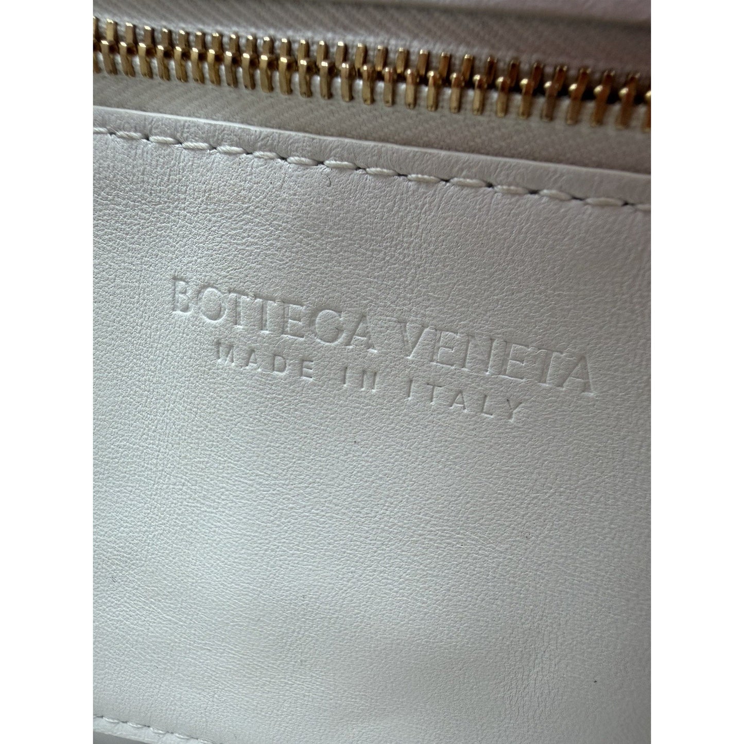 Bottega Veneta Padded Chain Cassette Bag Medium in White Intrecciato Leather S