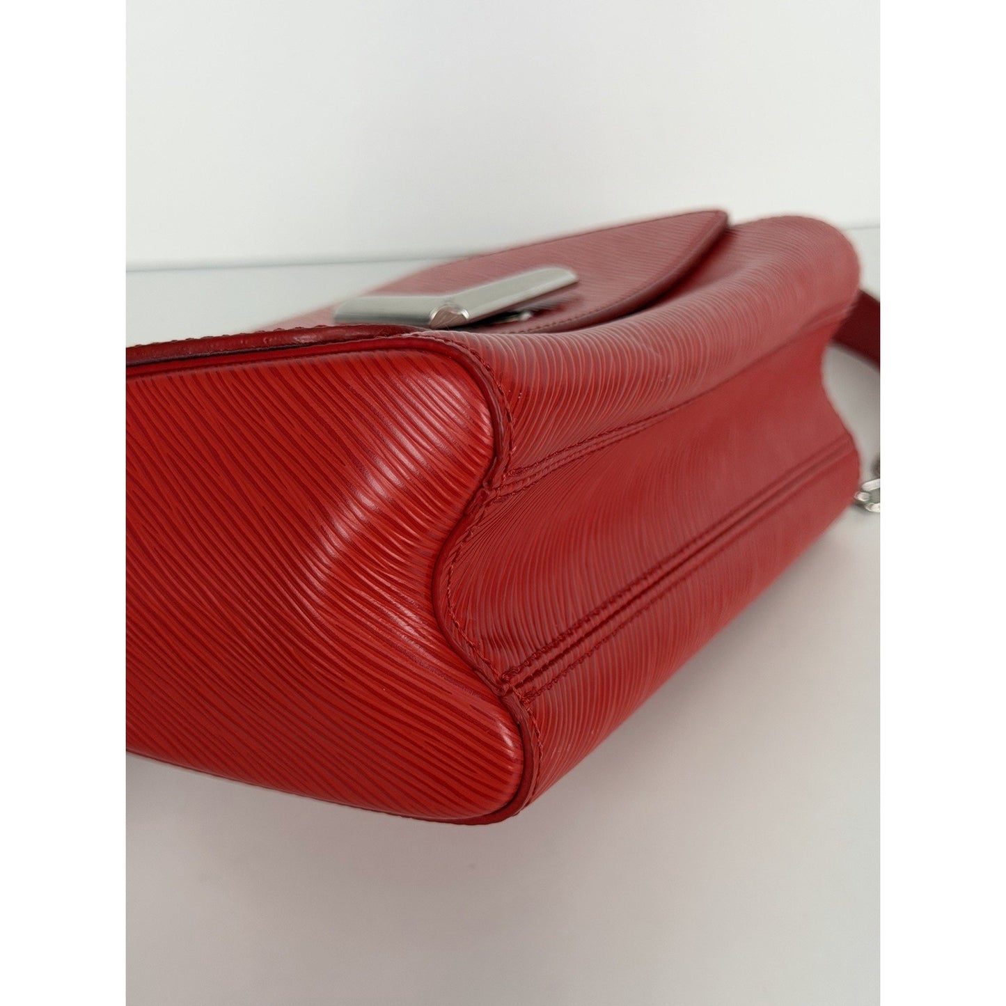Louis Vuitton Coquelicot Epi Leather Twist MM Shoulder Bag (2019) B4