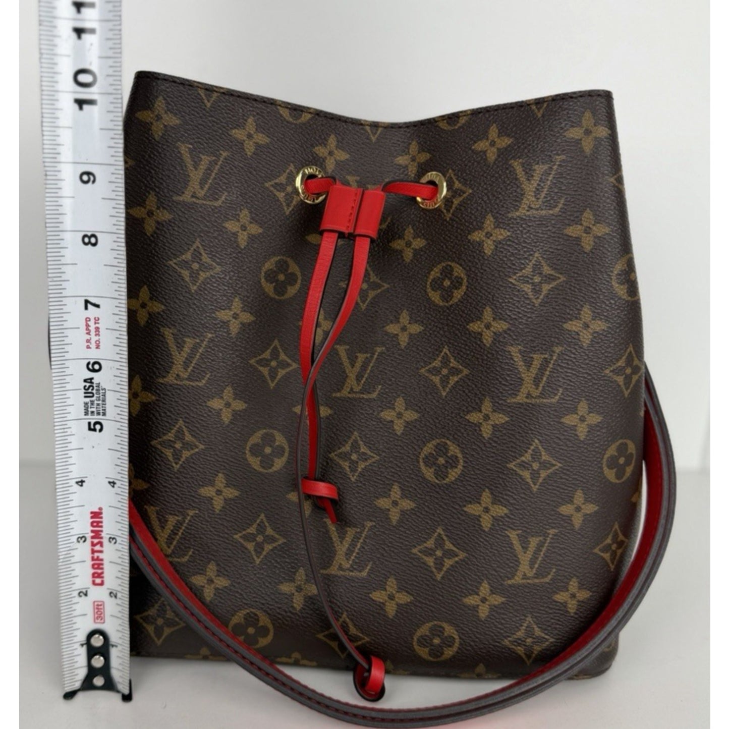 Louis Vuitton NeoNoe MM Bucket Bag in Monogram Coated Canvas 2020 F-1