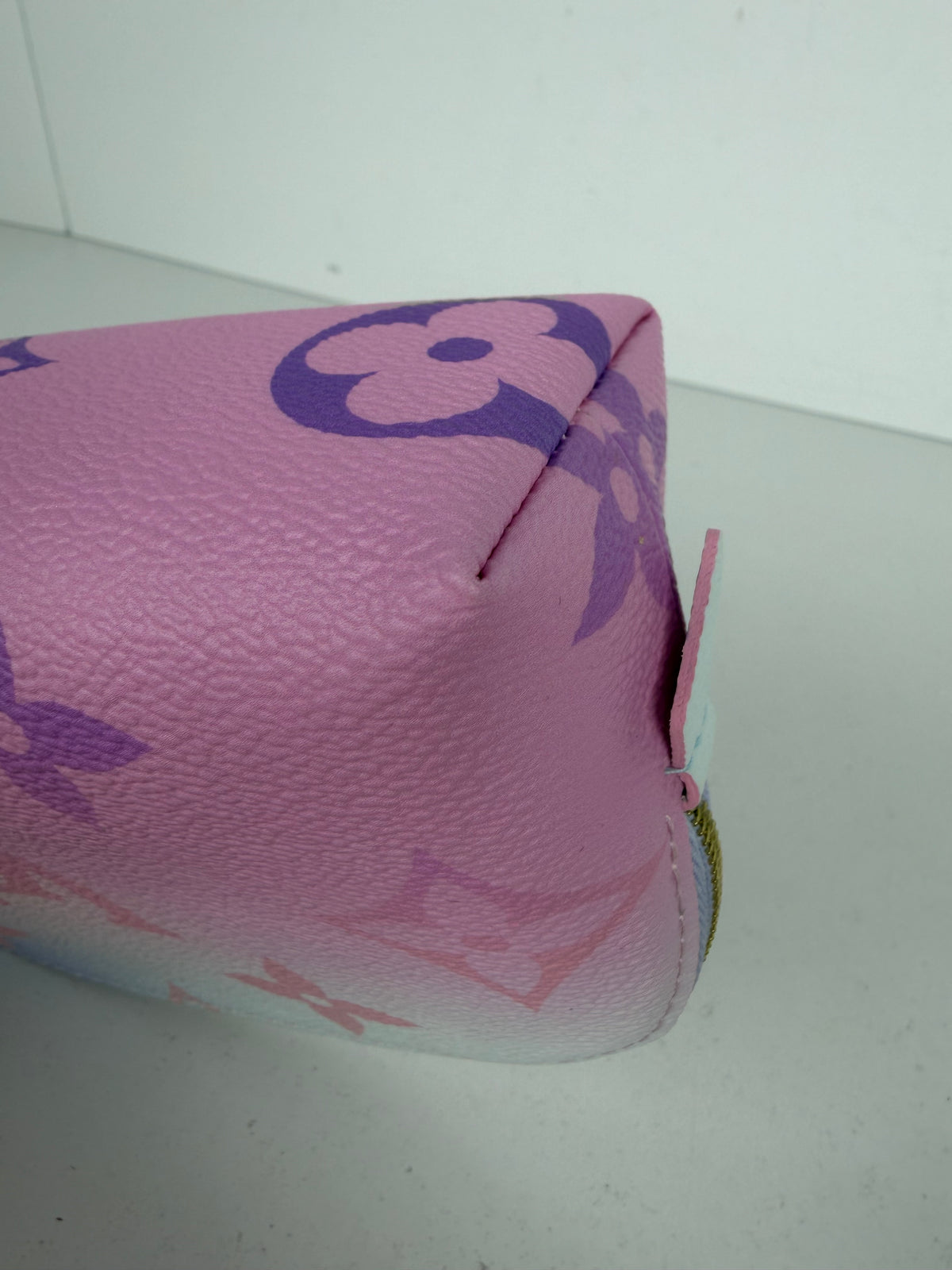 Louis Vuitton Cosmetic Pouch Bag in Sunrise Pastel Giant Monogram Canvas NFC