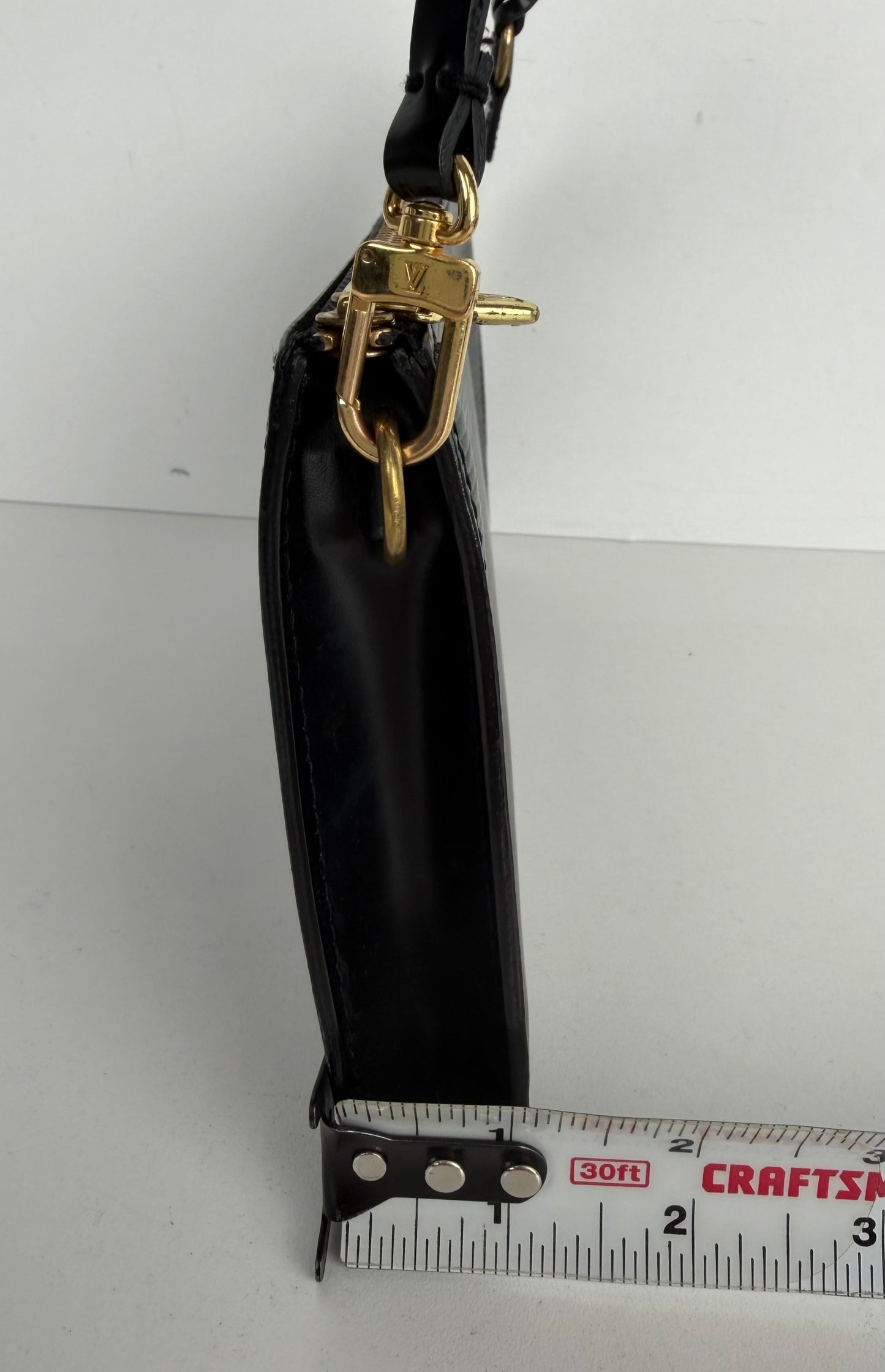 Louis Vuitton Pochette Accessoires Bag Vintage in Black Epi Leather 2000 S-05