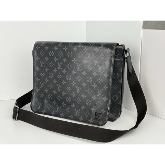 LOUIS VUITTOM District PM Monogram Eclipse Messenger Bag
