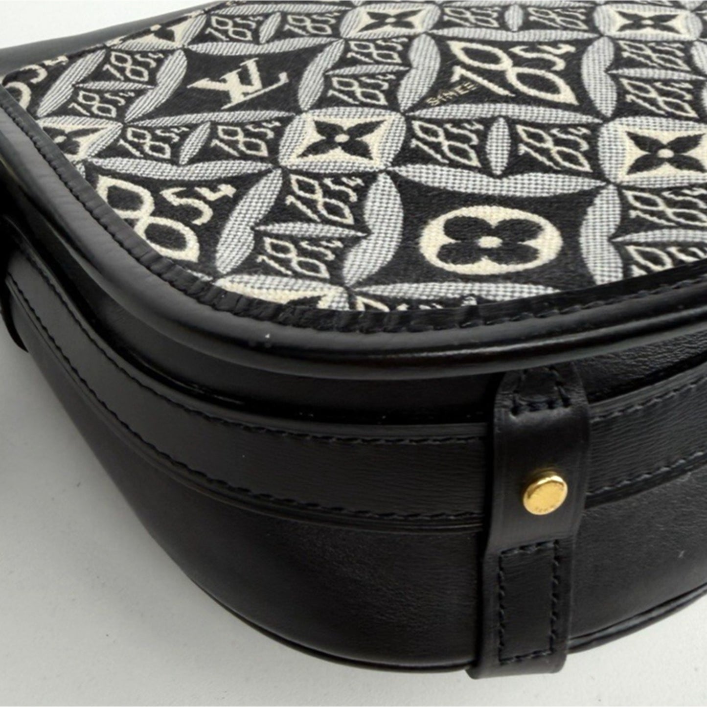 Louis Vuitton Neo Saumur MM Bag Black & White Woven Jacquard Motif Blend 2020 U3