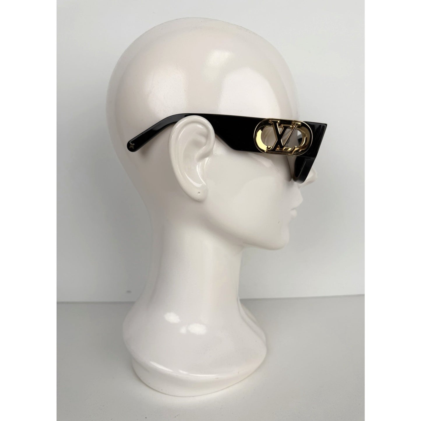 Louis Vuitton LV Link Square Sunglasses in Black Acetate with Gold Hardware