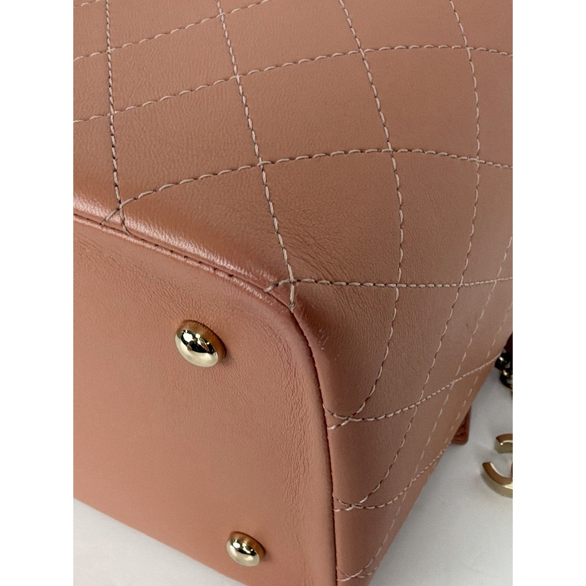 Chanel Knock On Wood Vanity Case Crossbody Bag in Coral Leather 2018-2019 C5