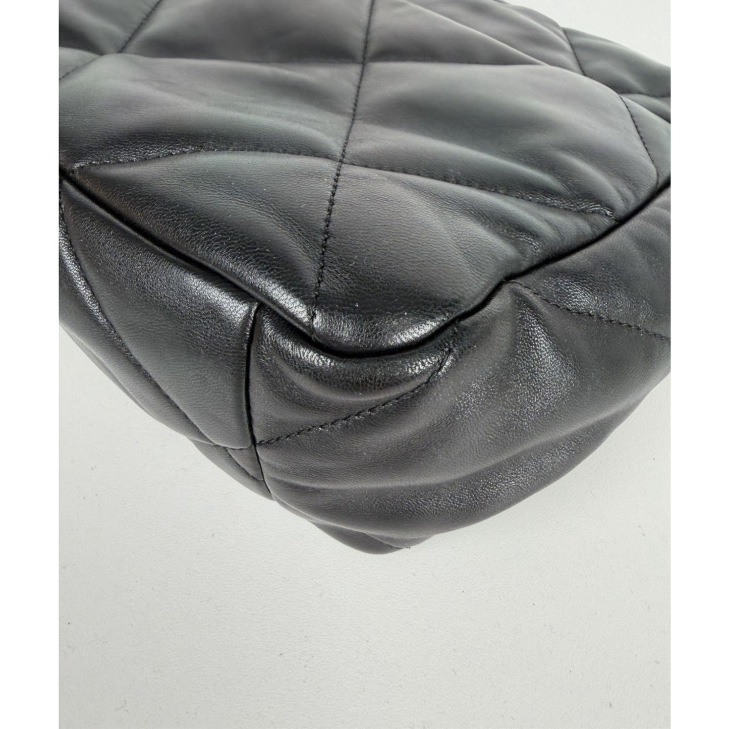 Chanel 19 Flap Maxi Bag in Black Lambskin Leather Two-Tone HW 2022 E8
