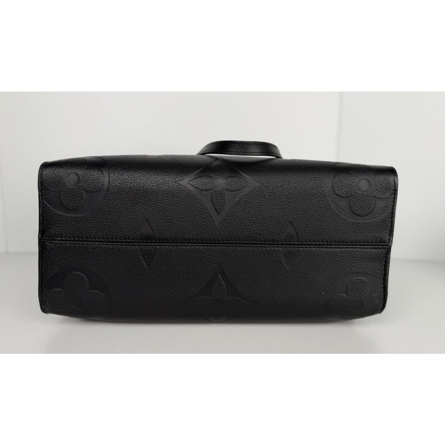 Louis Vuitton OnTheGo MM Bag Tote in Black Leather Embossed Monogram NFC F1