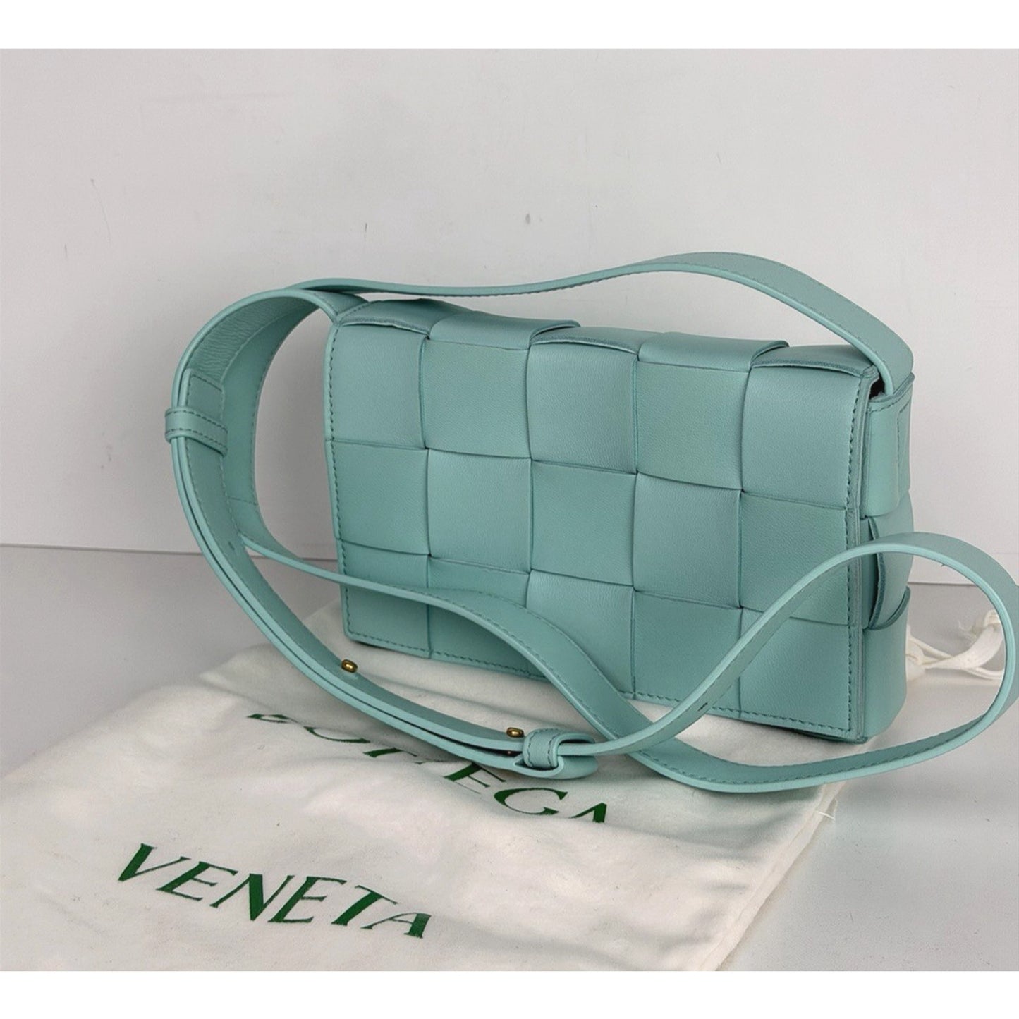 Bottega Veneta Intrecciato Cassette Shoulder Bag Small in Spearmint Leather