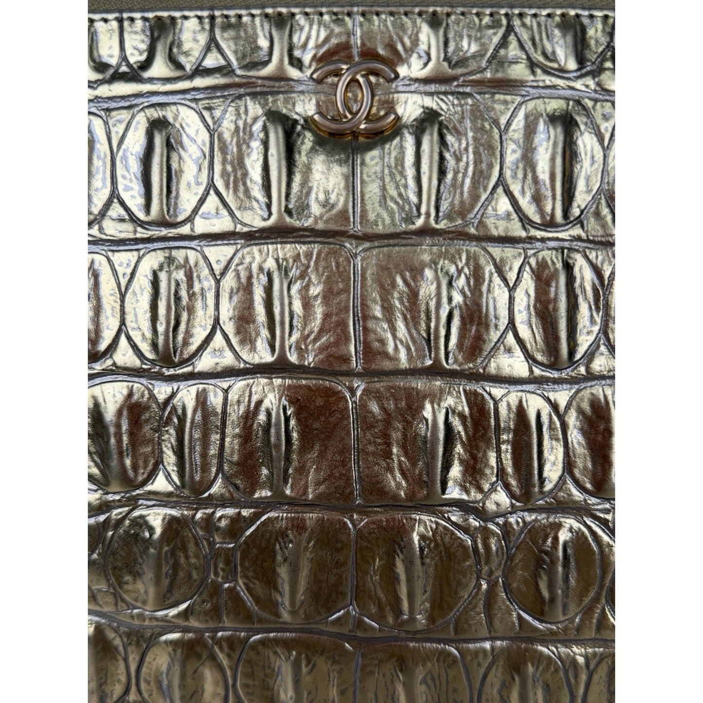 CHANEL Metallic Crocodile Embossed Calfskin Medium O Case Clutch (2019)