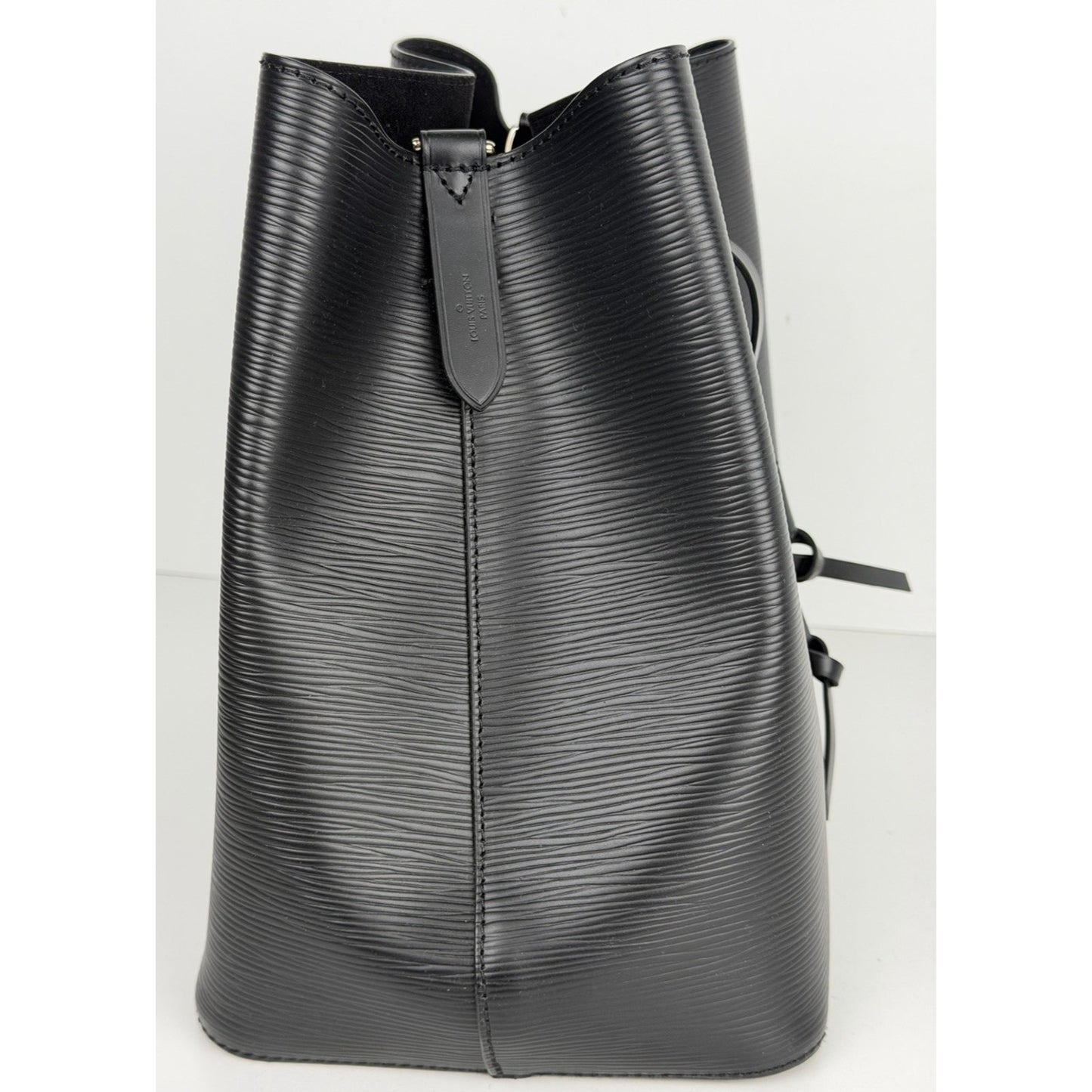 Louis Vuitton NéoNoé Bucket Bag MM Black Epi Leather Embossed Texture NFC C8