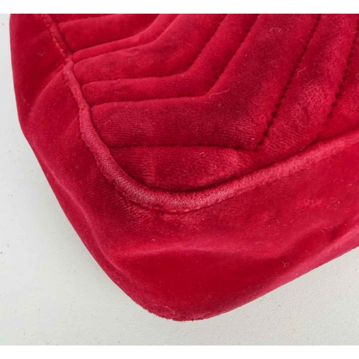 Gucci GG Marmont Medium Shoulder Bag in Red Velvet Gold HW S-08