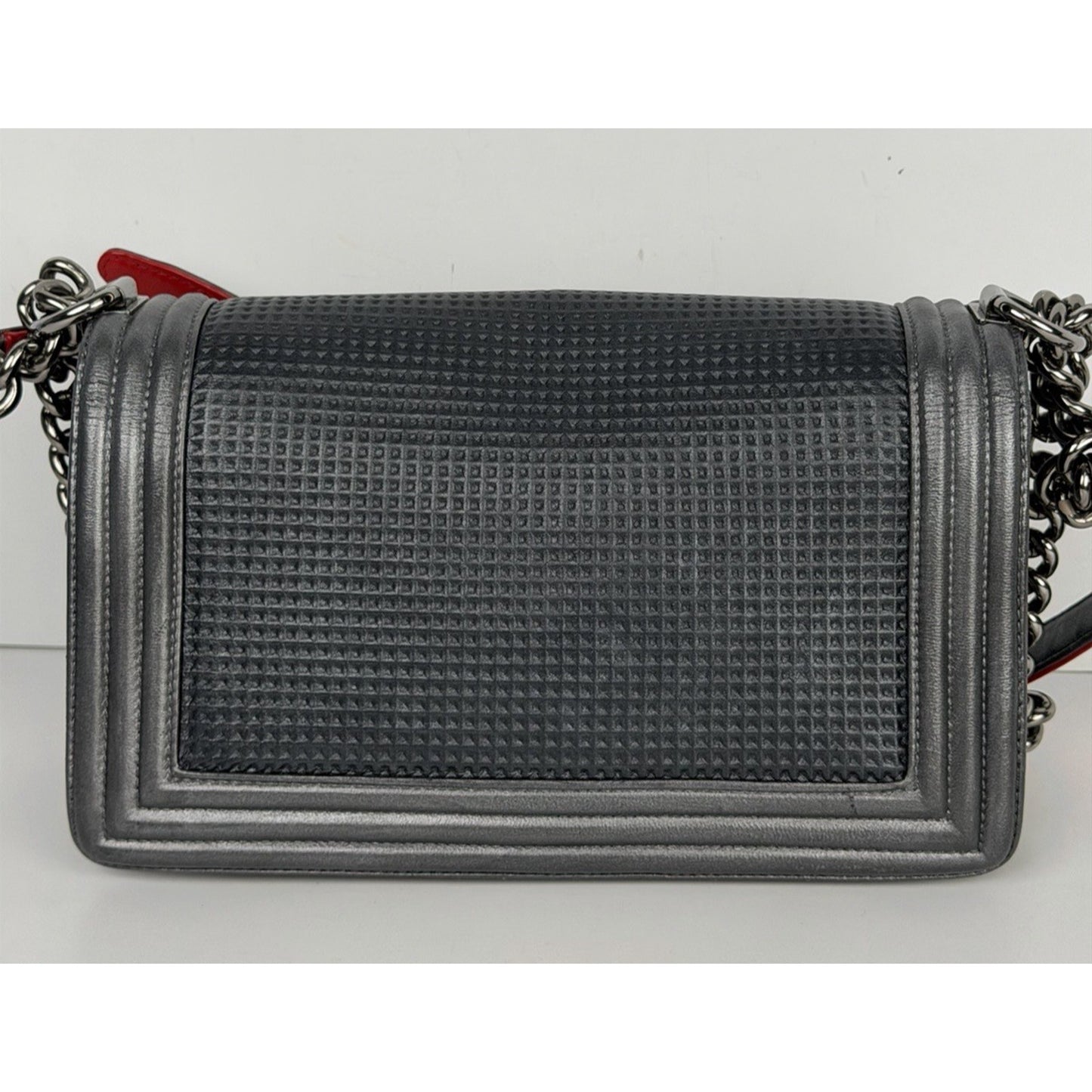 Chanel Medium Boy Flap Shoulder Bag in Grey Cube Embossed Leather 2013-2014 S