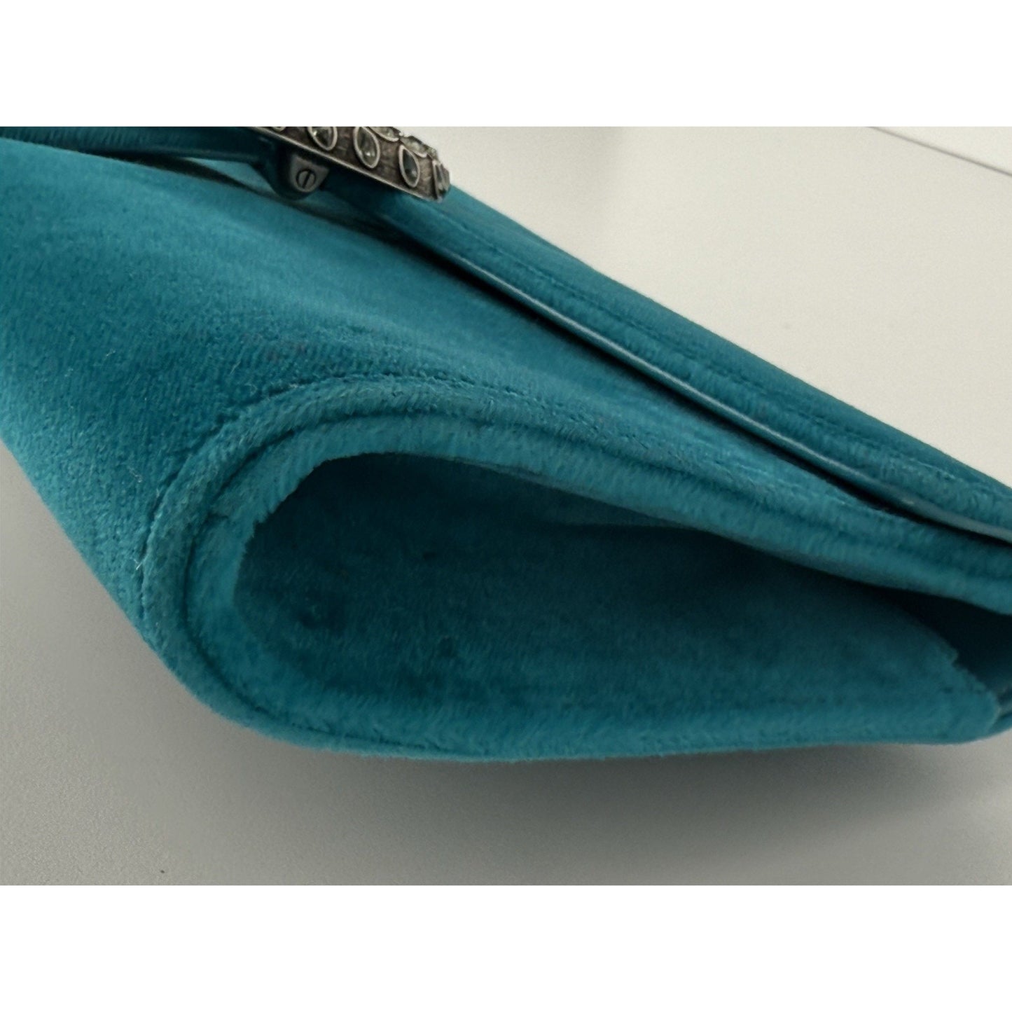 GUCCI Blue Velvet Dionysus Clutch Pavone