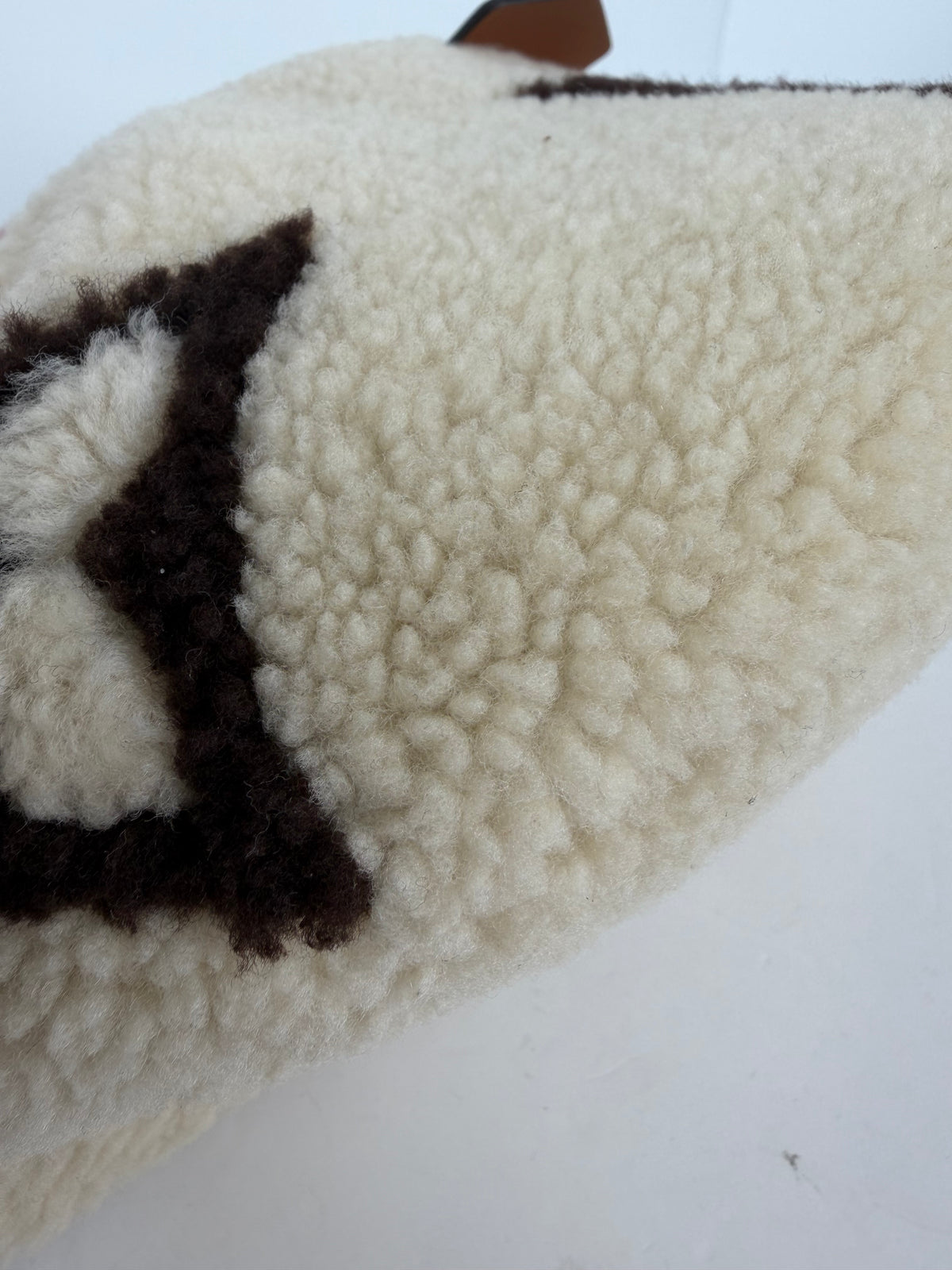 Louis Vuitton Teddy Fleece Bumbag in Beige & Brown Giant Monogram NFC YD-2