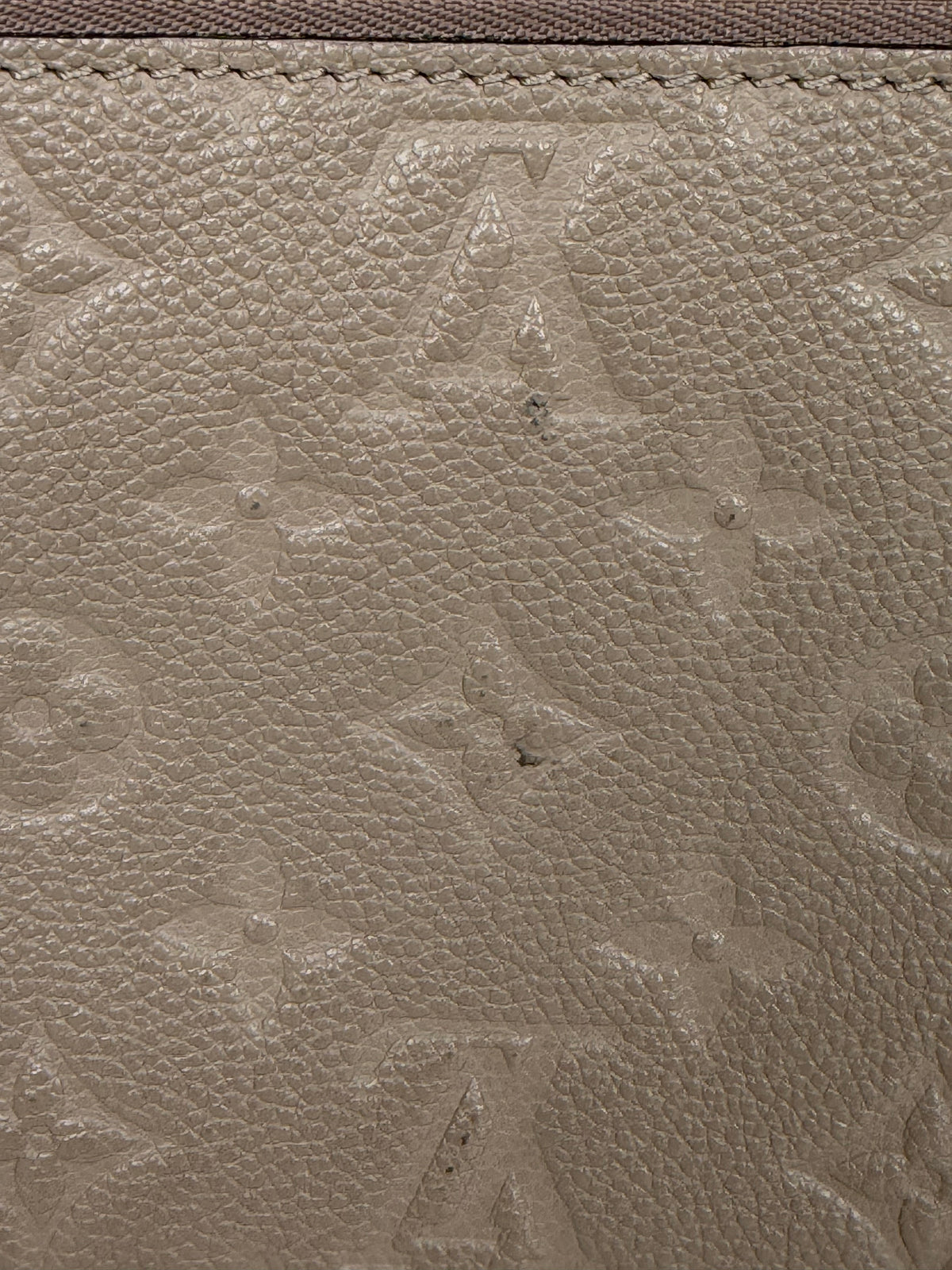 Louis Vuitton Pochette Metis Bag in Beige Monogram Empreinte Leather NFC YE-5