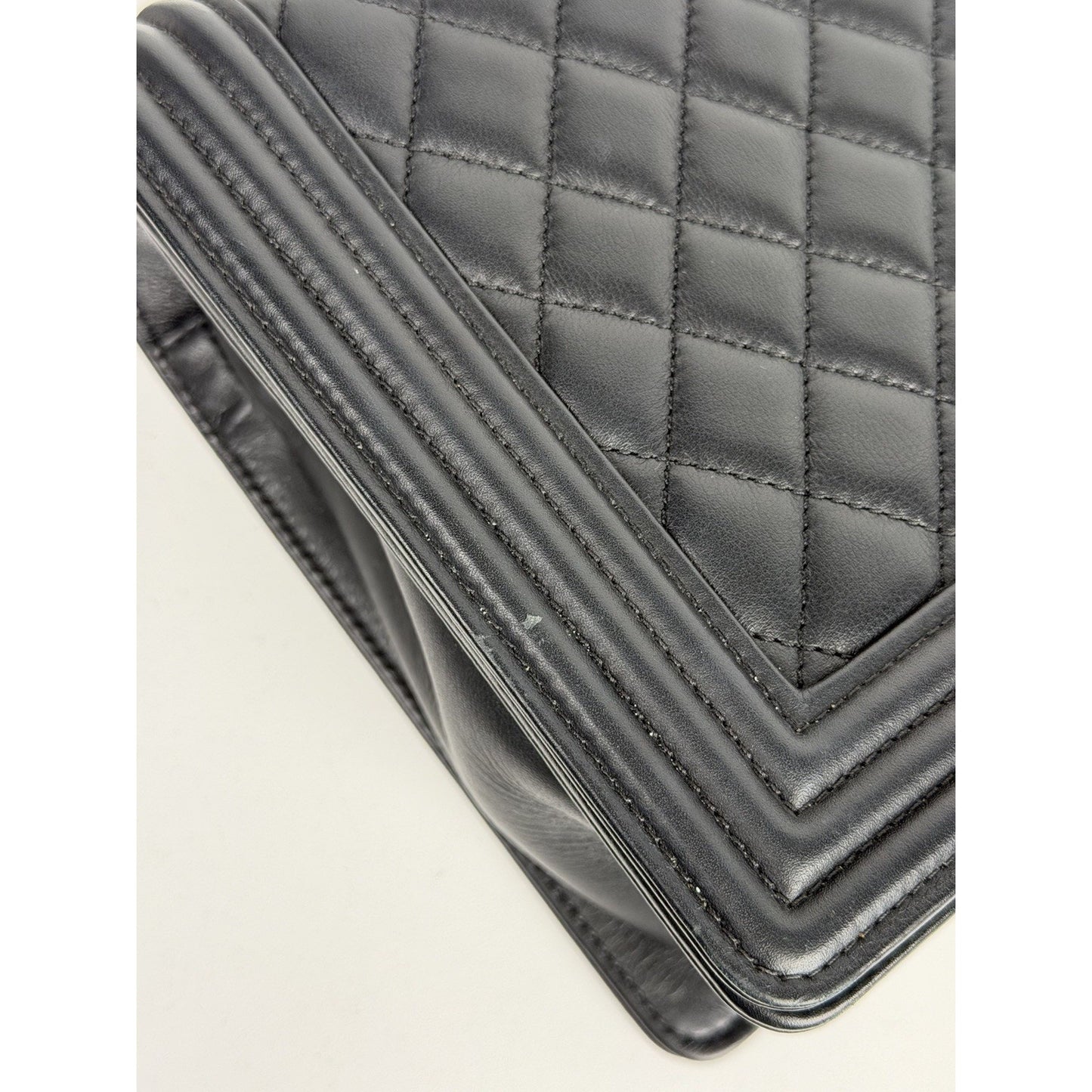 Chanel Boy Shoulder Medium Bag in Black Quilted Leather 2014-2015 B4