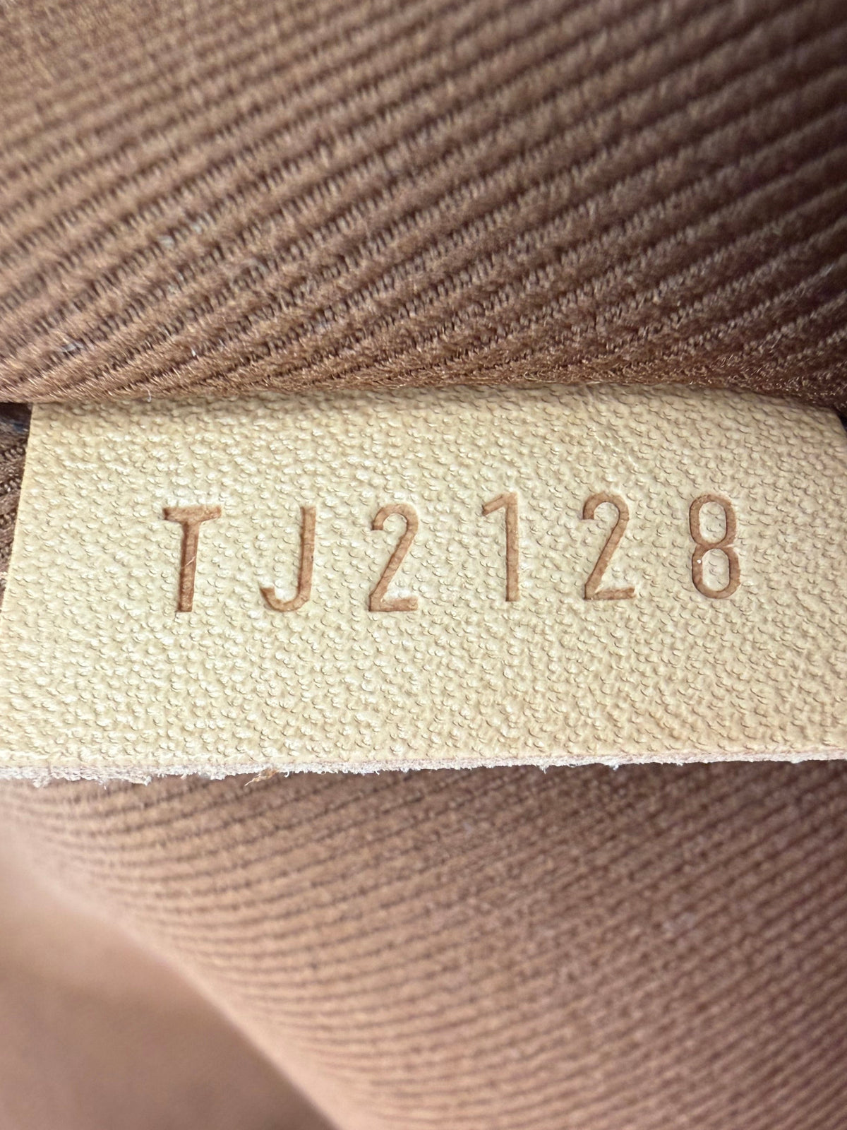 Louis Vuitton Etui Voyage MM Pouch Bag in Brown LV Monogram Coated Canvas 2018 YK-2