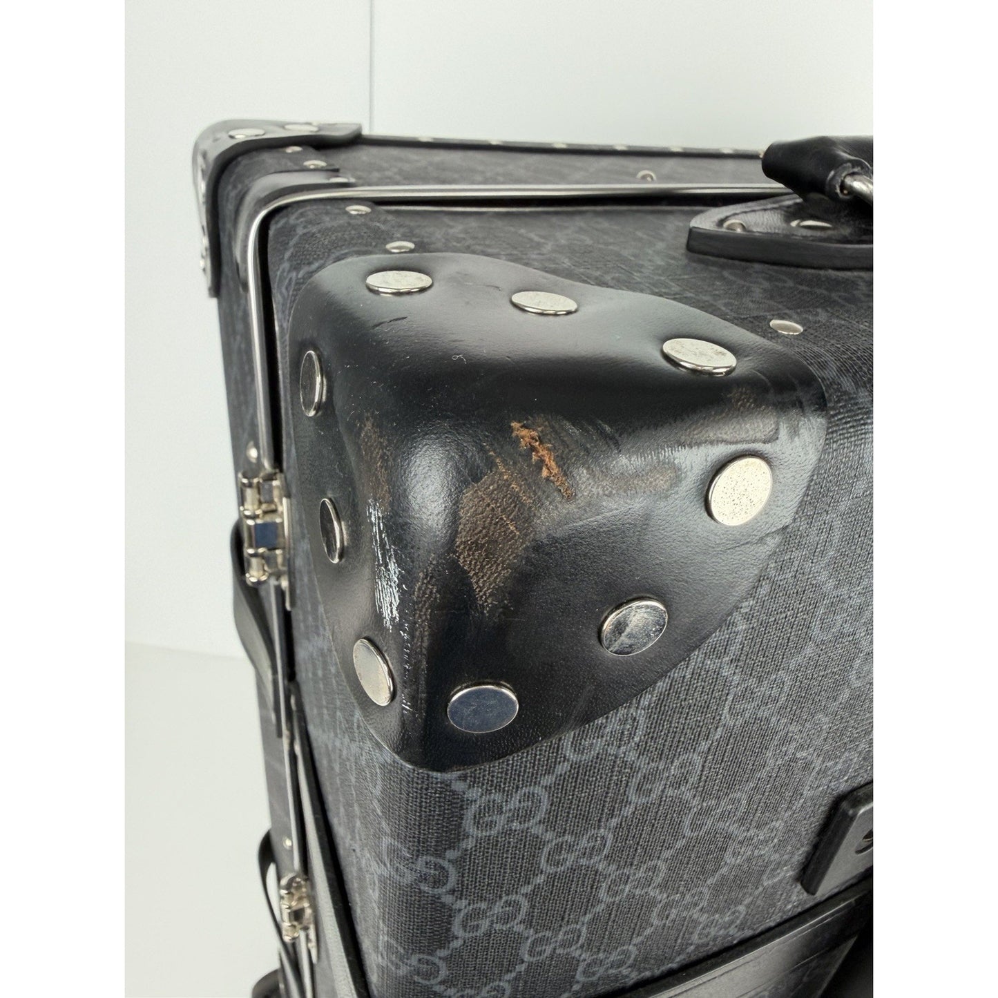 Gucci x Globe-Trotter Medium Rolling Suitcase GG Supreme Monogram Canvas