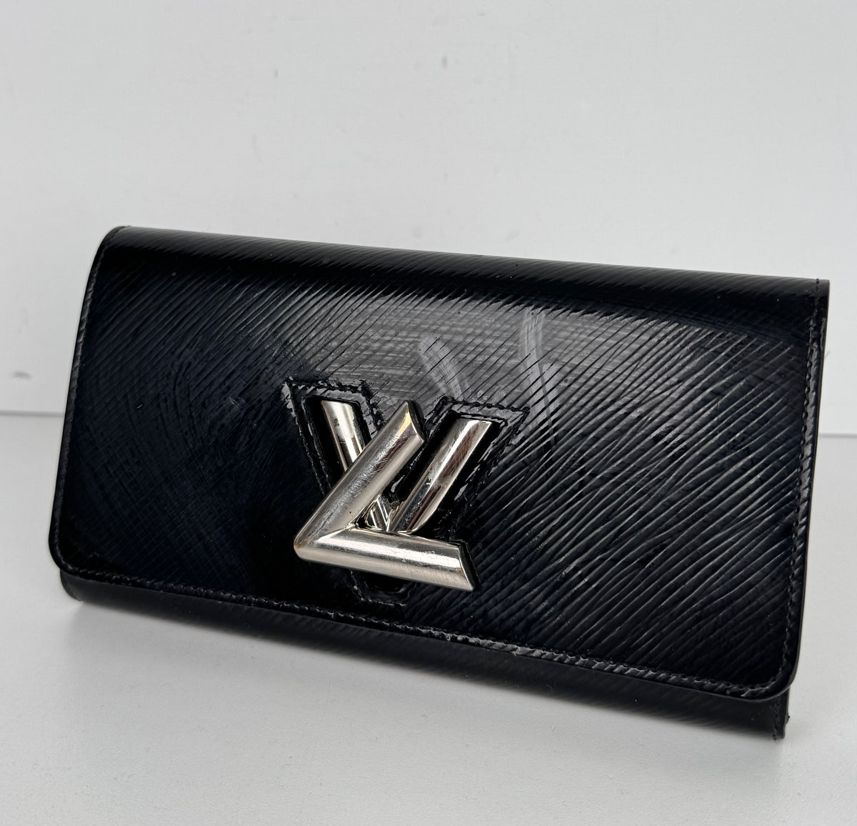 Louis Vuitton Twist Long Wallet in Black Epi Leather LV Twist-Lock Closure 2015 K3