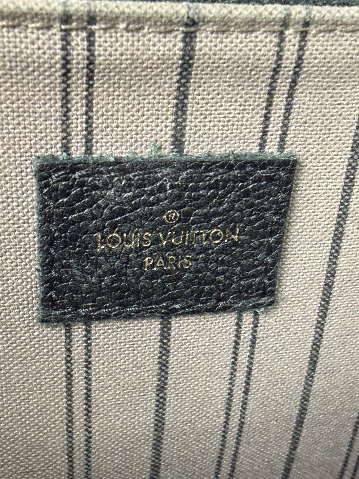 Louis Vuitton Pochette Metis Bag in Black Monogram Empreinte Leather NFC YE-5