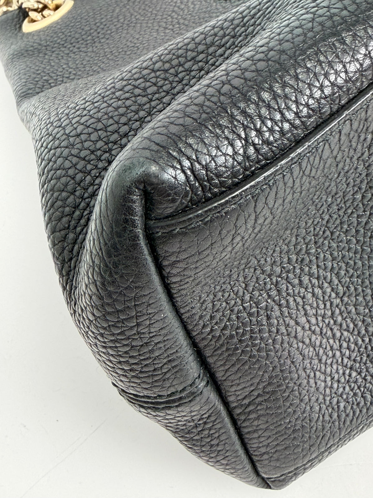 Gucci Medium Soho Chain Shoulder Bag in Black Pebbled Calfskin Leather YE-6