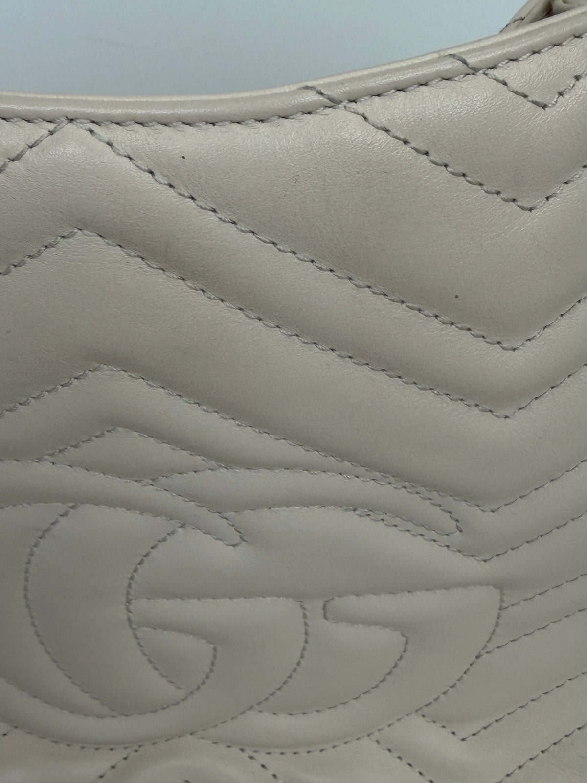 Gucci GG Marmont Chain Shoulder Bag in Beige Matelasse Leather YS18