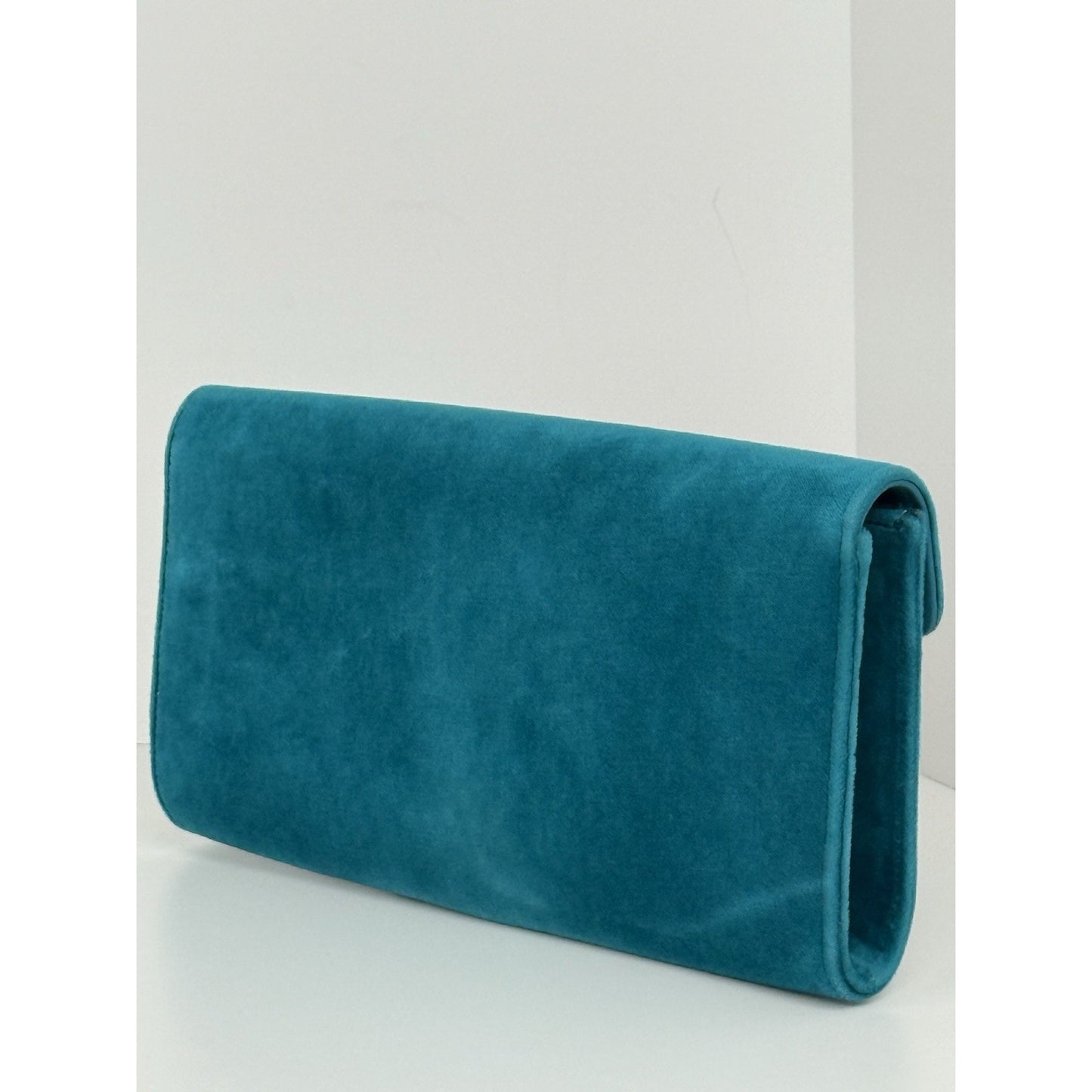 GUCCI Blue Velvet Dionysus Clutch Pavone
