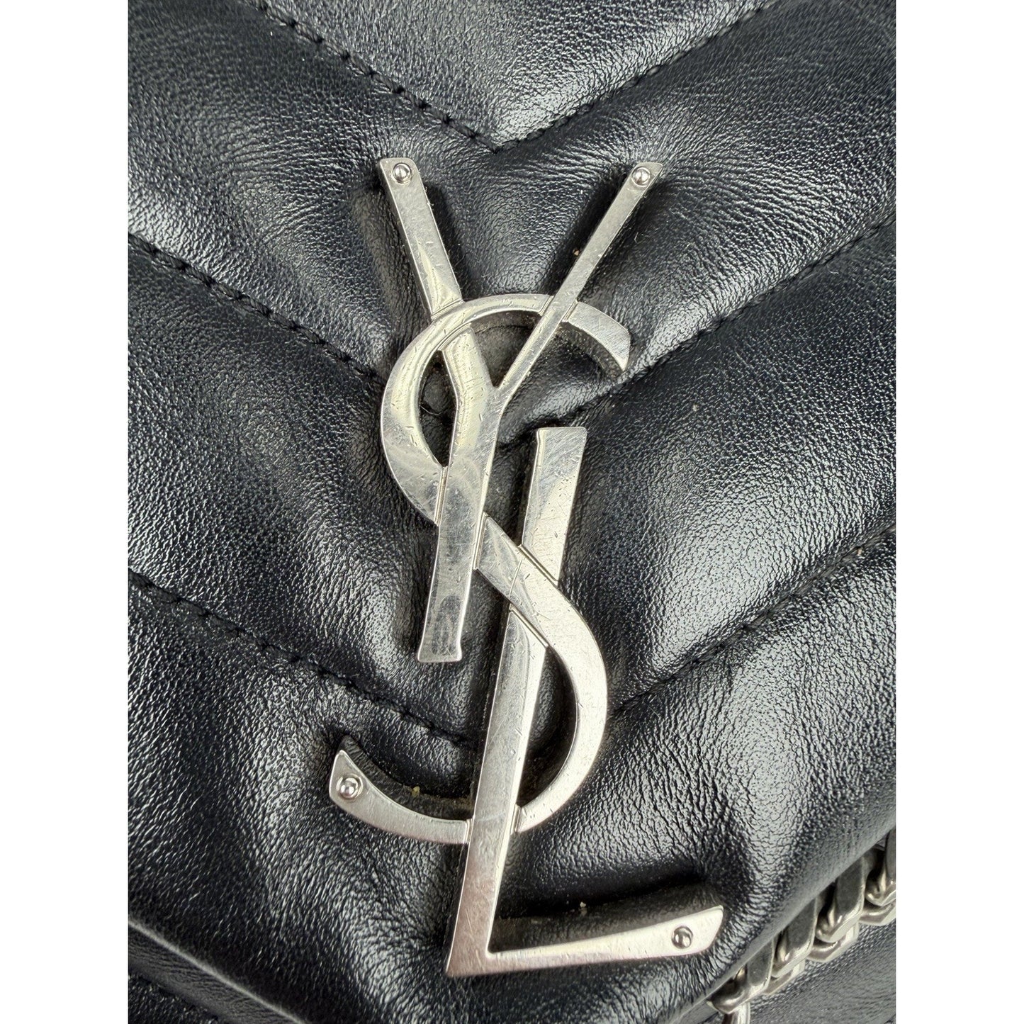 Saint Laurent Toy Loulou Shoulder Bag in Black Quilted Leather Medium R1