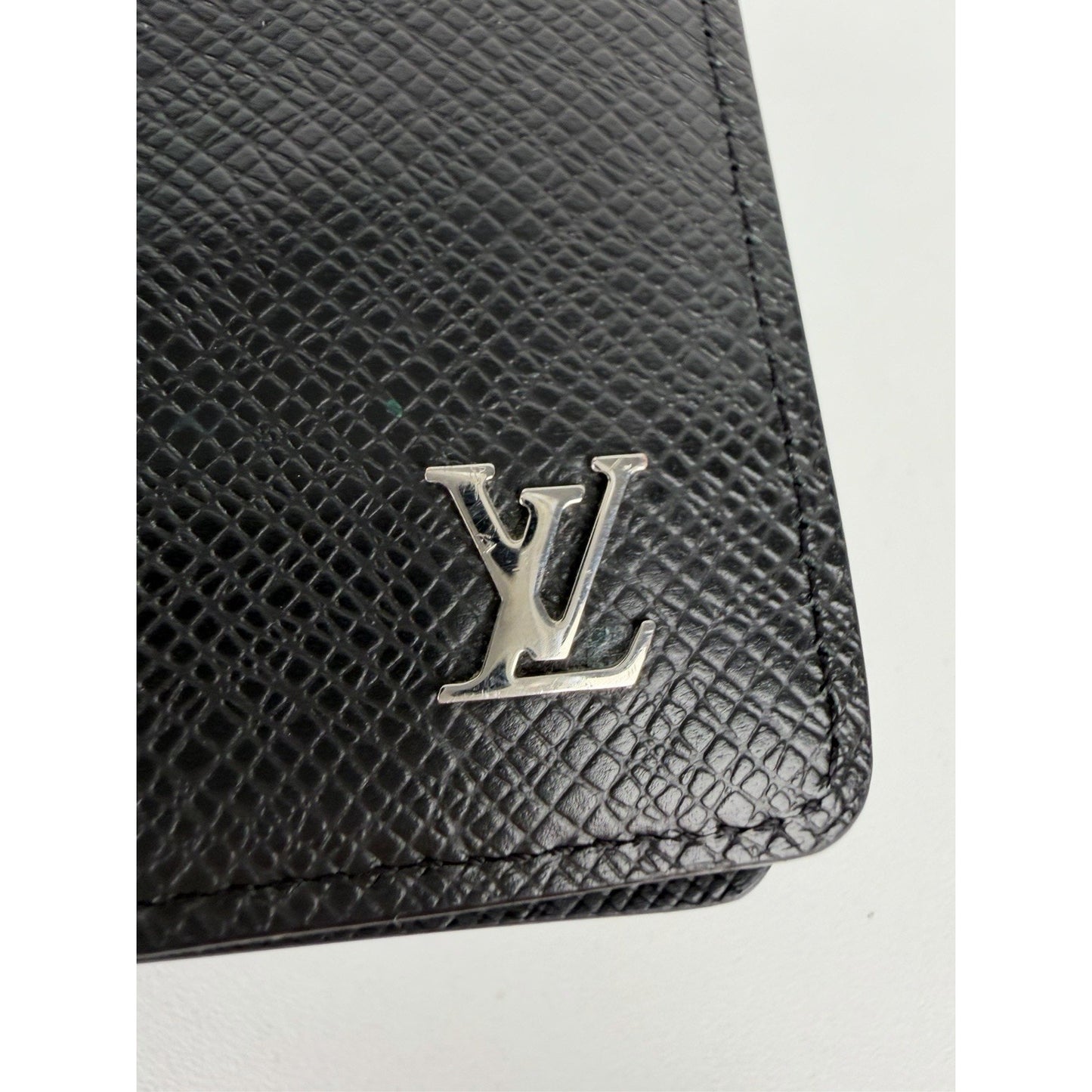 Louis Vuitton Multiple Wallet for Men in Black Taiga Leather NFC