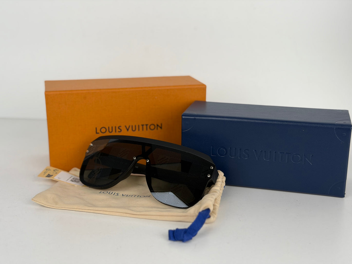 Louis Vuitton LV Waimea Mask Sunglasses in Black Matte Frame with Dark Damier Lenses YK-3