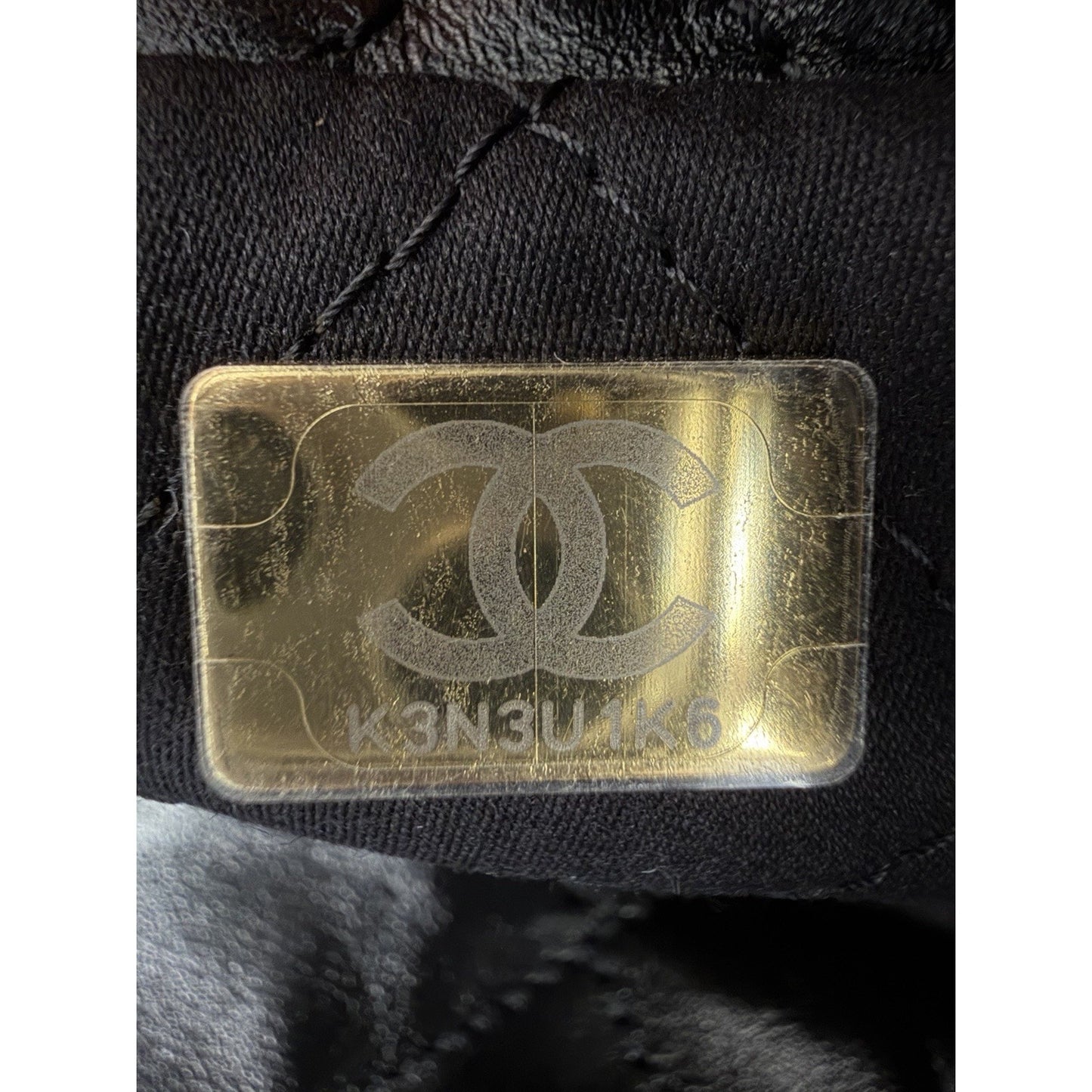 Chanel 22 Medium Handbag in Black Quilted Calfskin Leather NFC B2