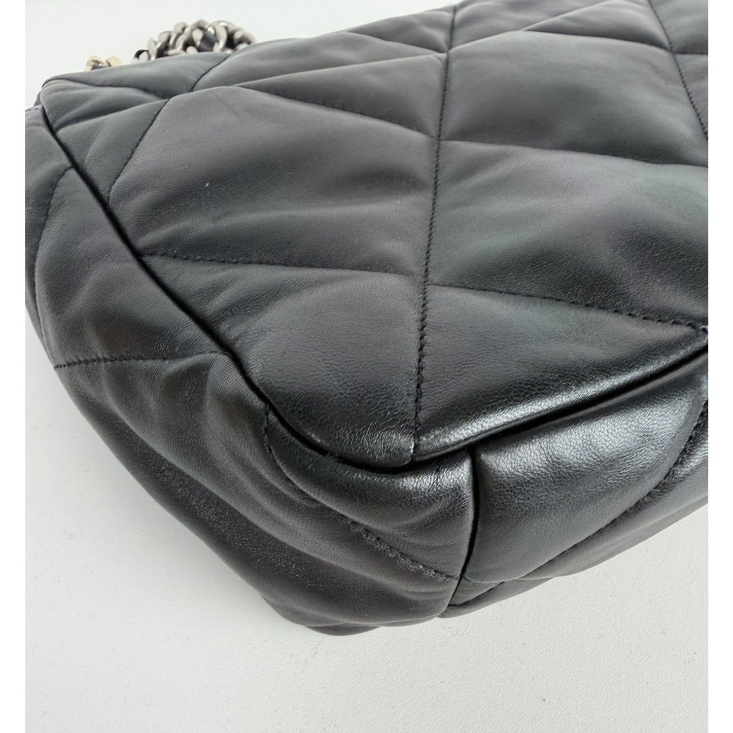 Chanel 19 Flap Maxi Bag in Black Lambskin Leather Two-Tone HW 2022 E8