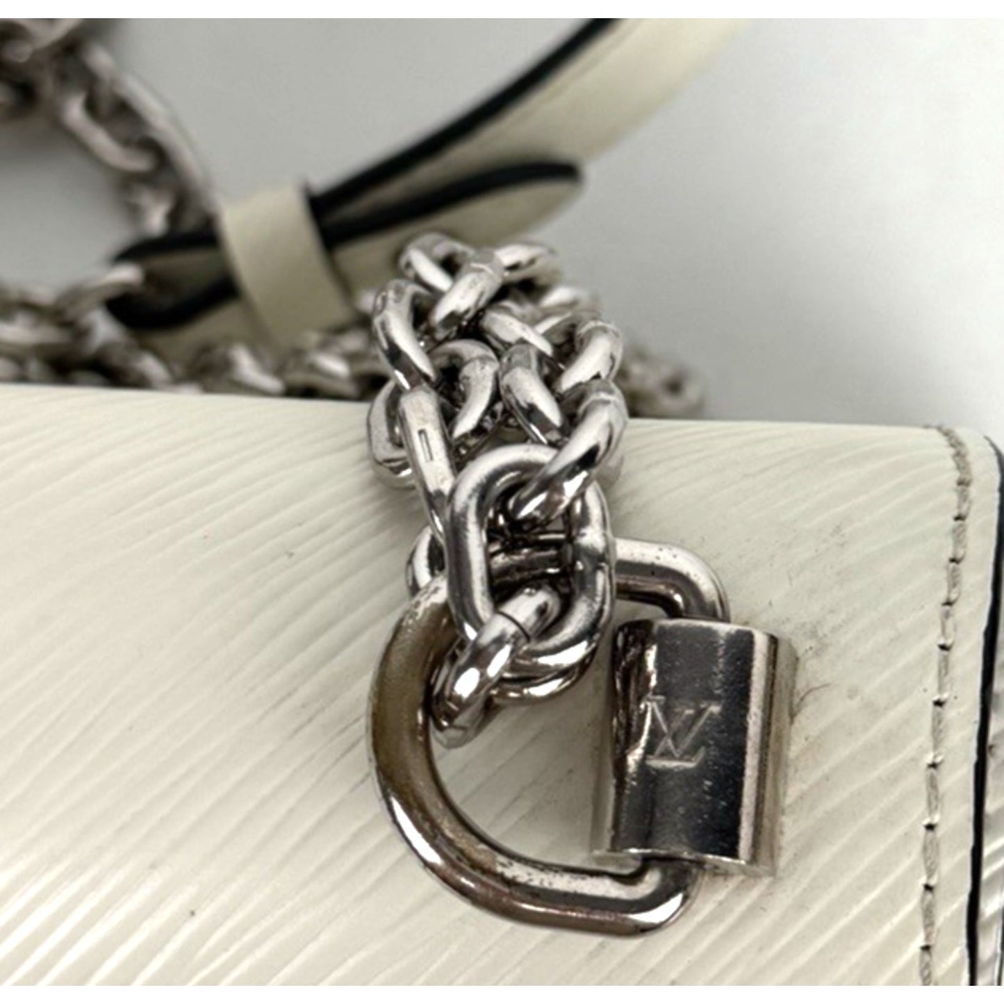 Louis Vuitton Twist PM Shoulder Bag in White Epi Leather Silver-Tone Hardware B5