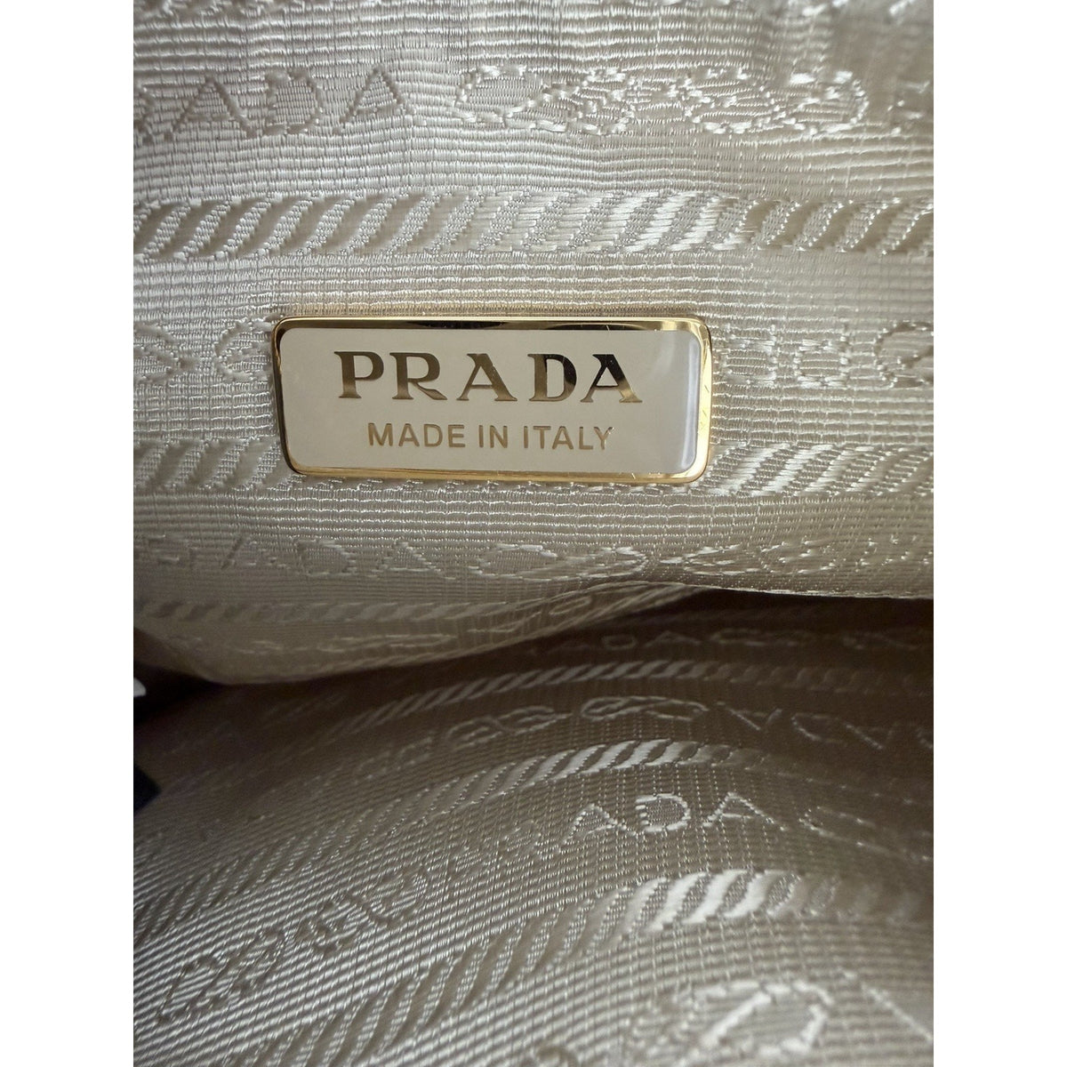 Prada Re-Edition 2005 Chain Shoulder Bag in Beige Nylon with Real Fur Accents E3