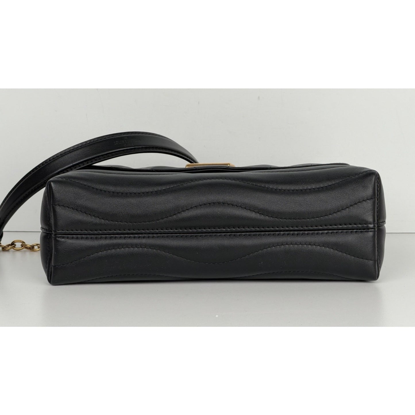 Louis Vuitton New Wave Chain Bag GM in Black Quilted Calfskin Leather NFC D3