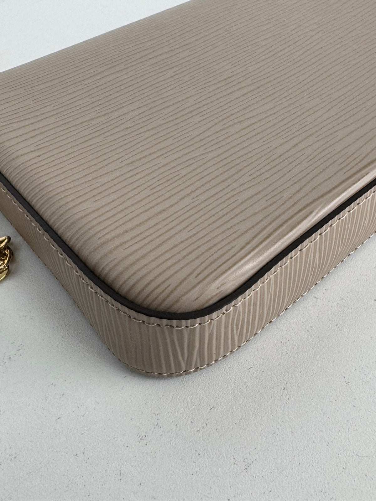 Louis Vuitton Felicie Pochette Chain Wallet in Epi Leather NFC YS11