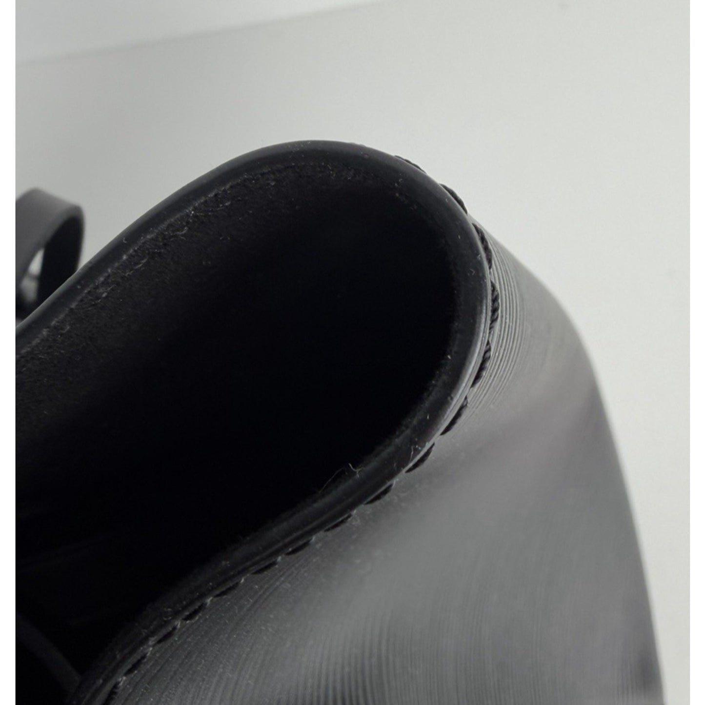 Louis Vuitton NéoNoé Bucket Bag MM Black Epi Leather Embossed Texture NFC C8