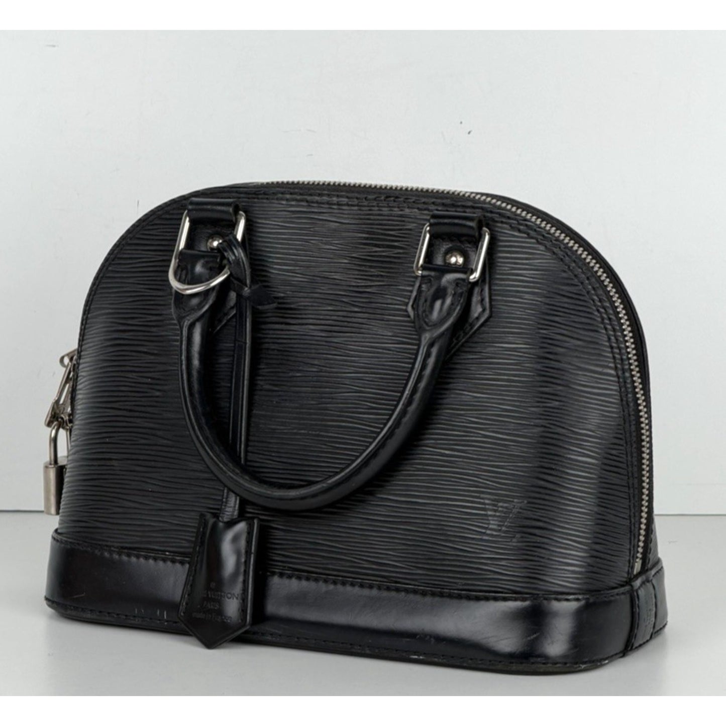Louis Vuitton Alma BB Bag in Black Textured Epi Leather 2019 S-05