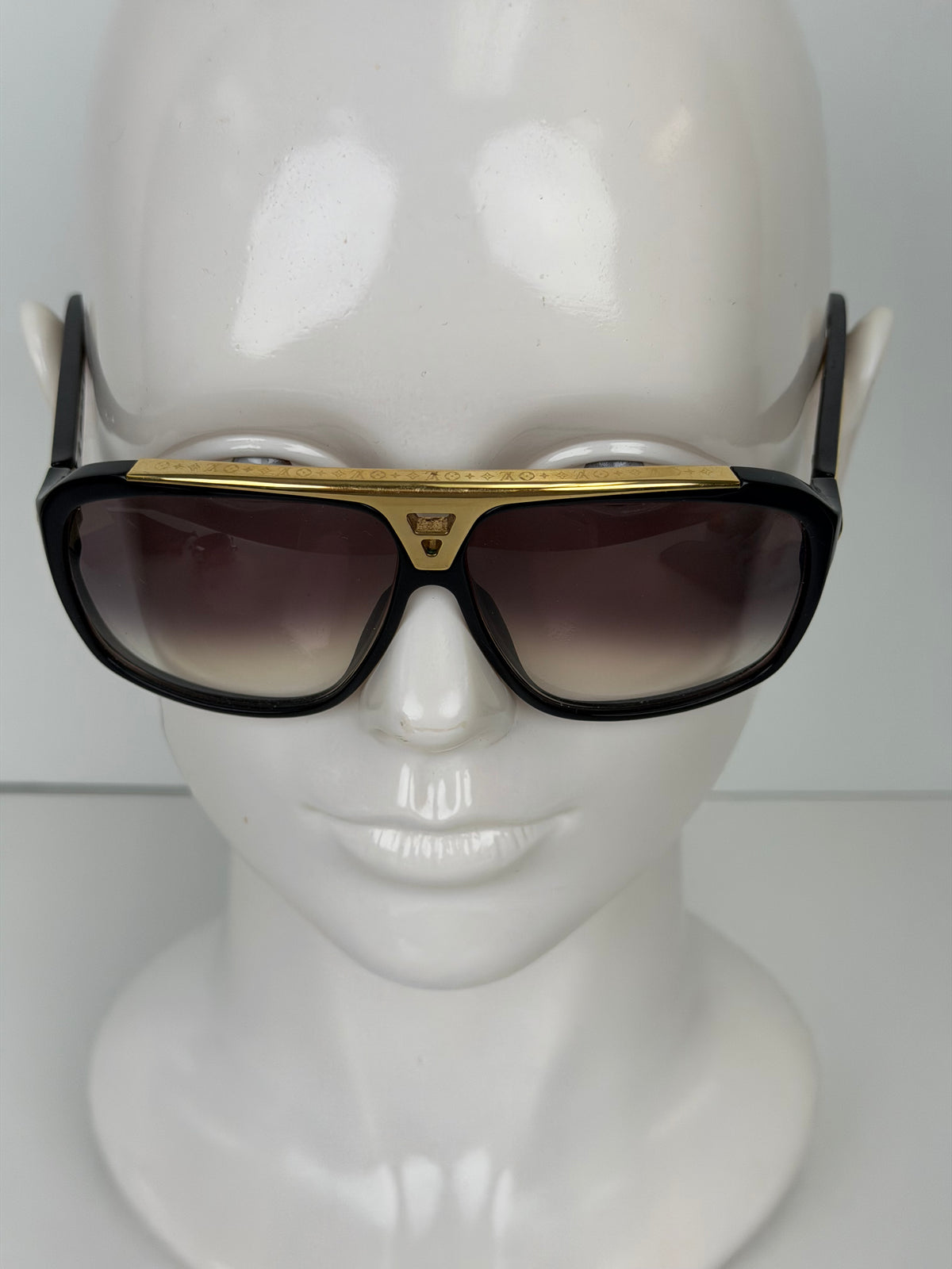 Louis Vuitton Evidence Millionaire Sunglasses in Black Frame with Gray Ombre Lenses YK-1