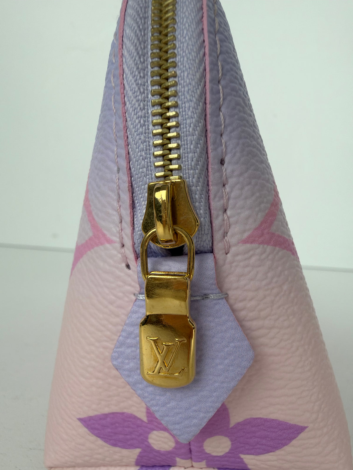 Louis Vuitton Cosmetic Pouch Bag in Sunrise Pastel Giant Monogram Canvas NFC