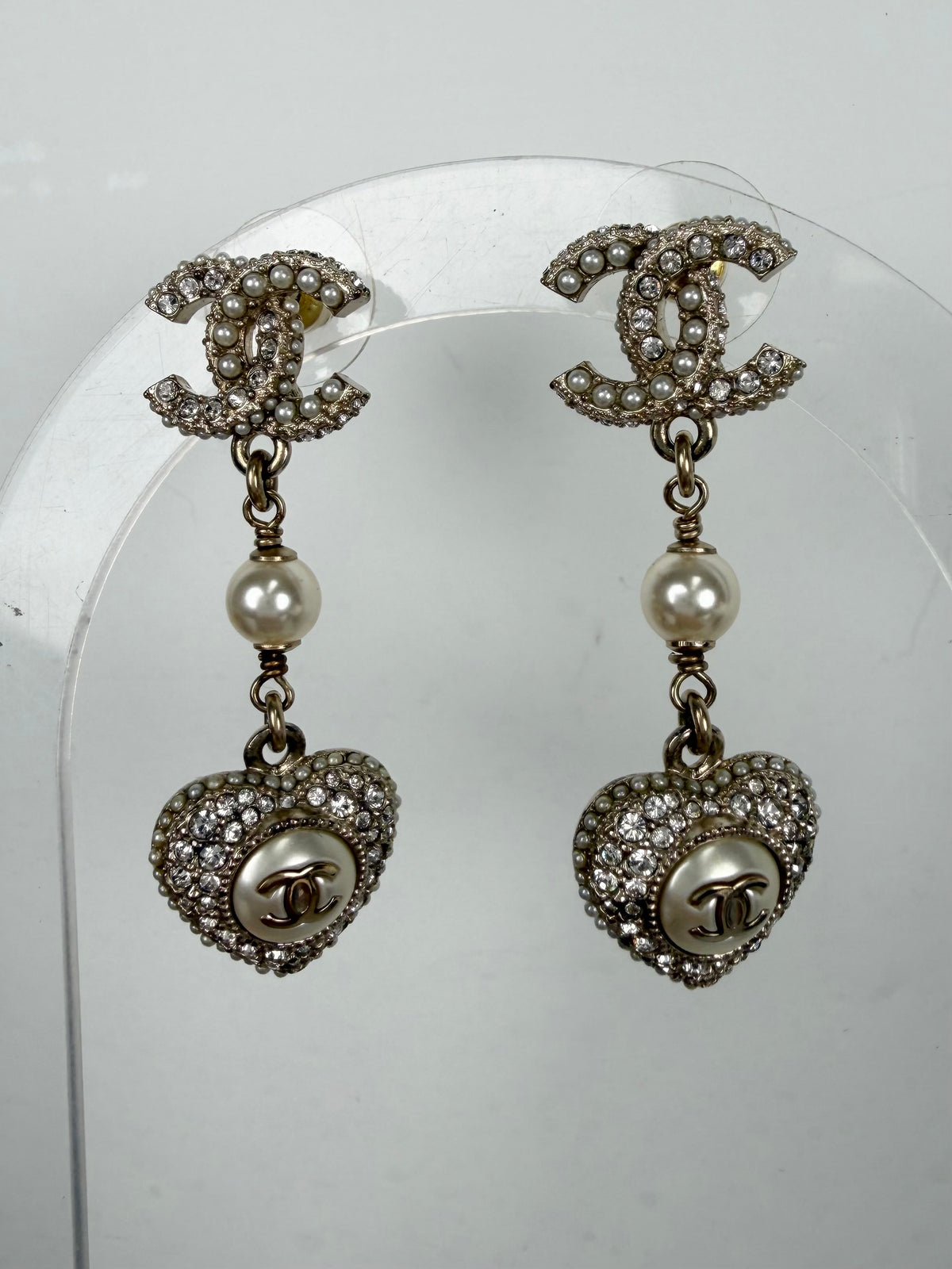Chanel Faux Pearl & Strass CC Heart Drop Earrings in Gold-Tone Metal 2022 k1