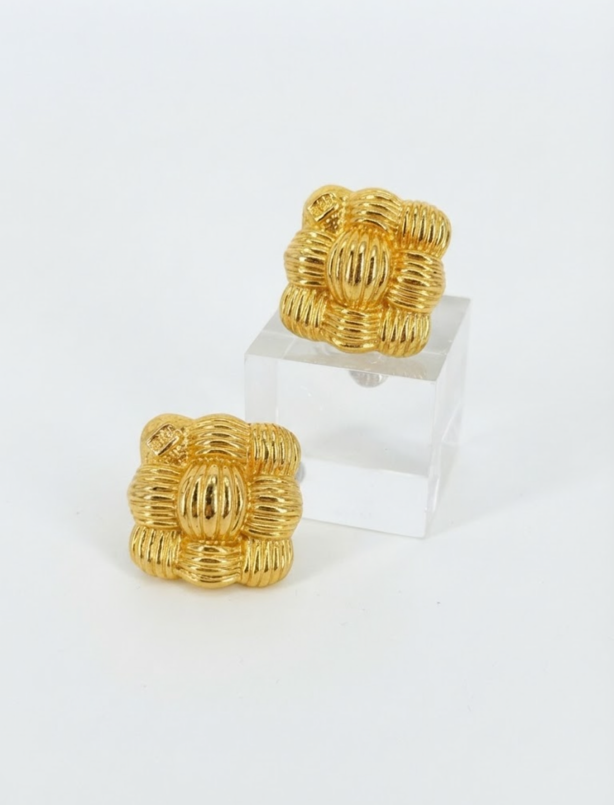 Fendi Basket-Weave Clip On Earrings in Gold-Tone Metal YK3