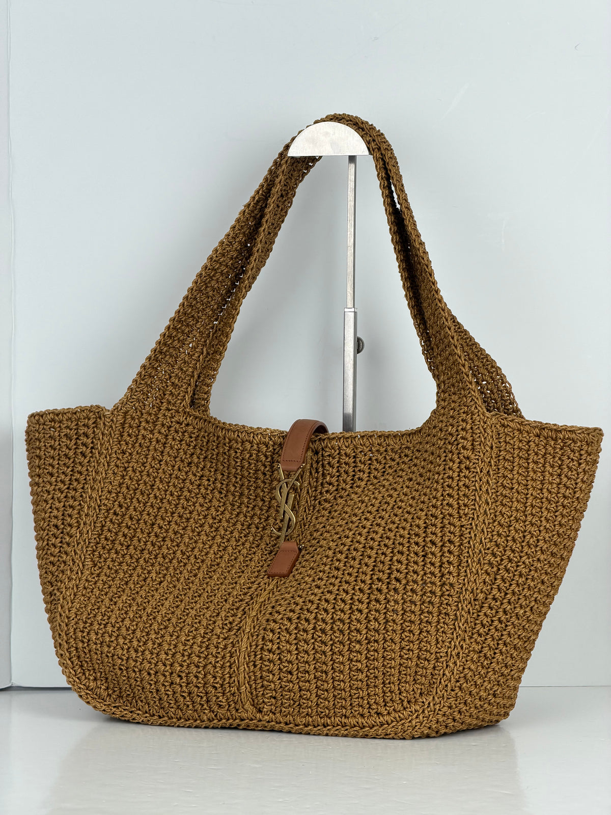 Saint Laurent Le 5 A 7 Bea Woven Medium Tote in Woven Raffia YF5