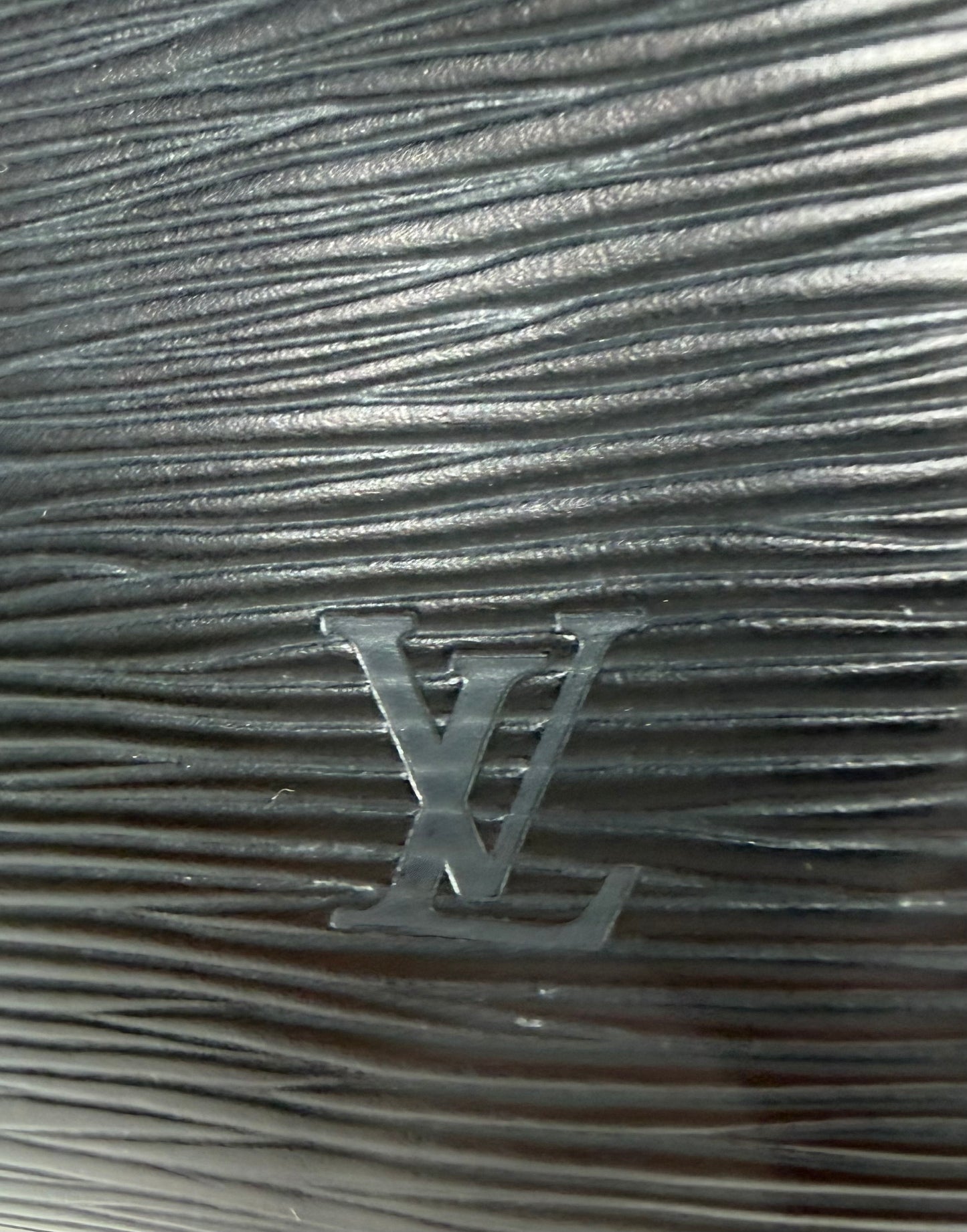 Louis Vuitton Pochette Accessoires Bag Vintage in Black Epi Leather 2000 S-05