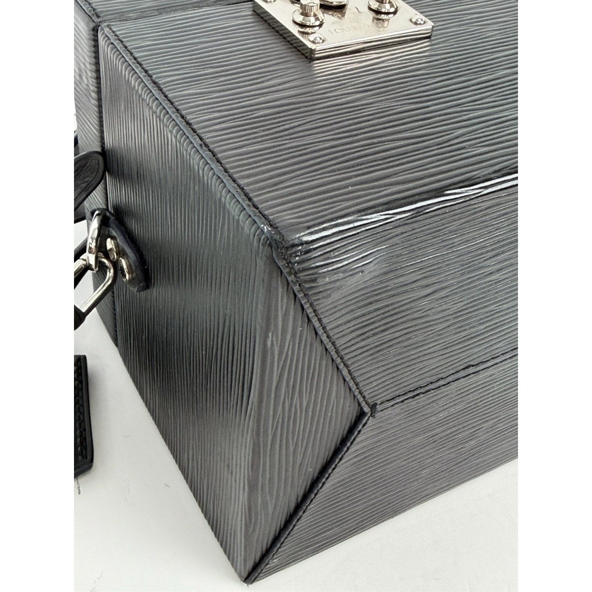 Louis Vuitton Bleecker Cube Box Crossbody Bag in Black Epi Leather 2019 S-05
