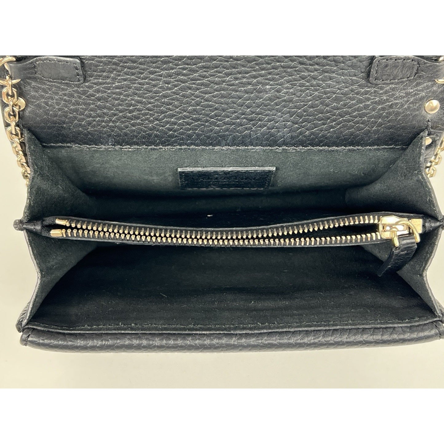VALENTINO GARAVANI Pebbled Calfskin Rockstud Envelope Wallet on Chain Black